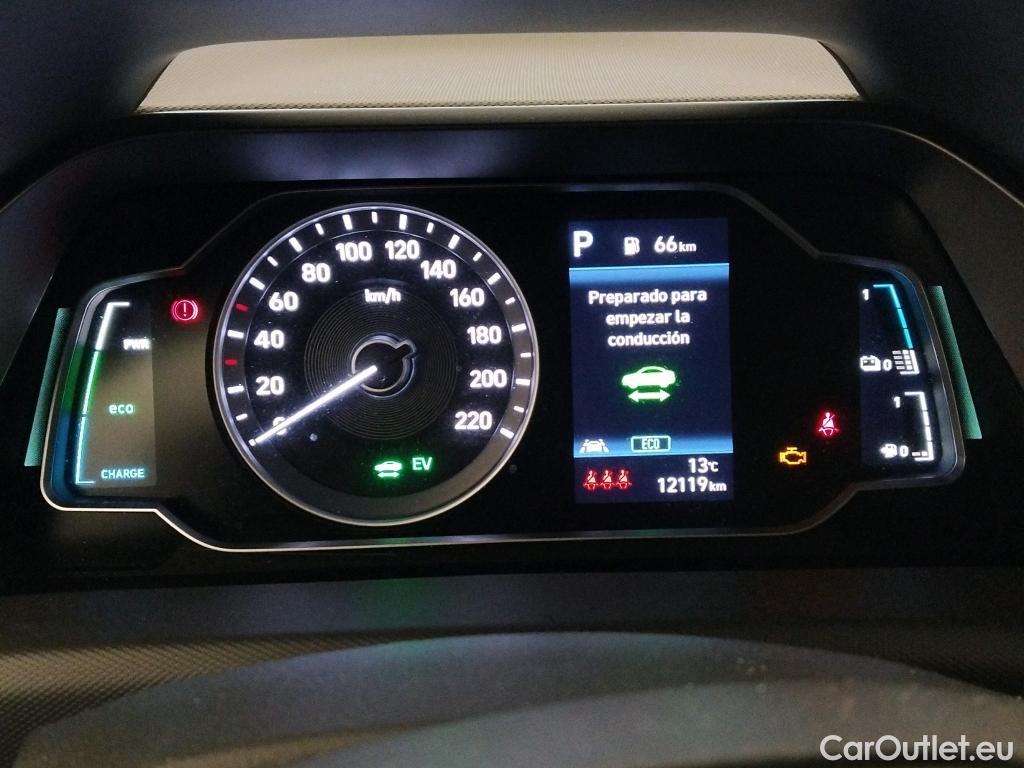  Hyundai   Ioniq HYUNDAI / 2019 / 5P / berlina con portón 1.6 GDI PHEV Klass DCT #8