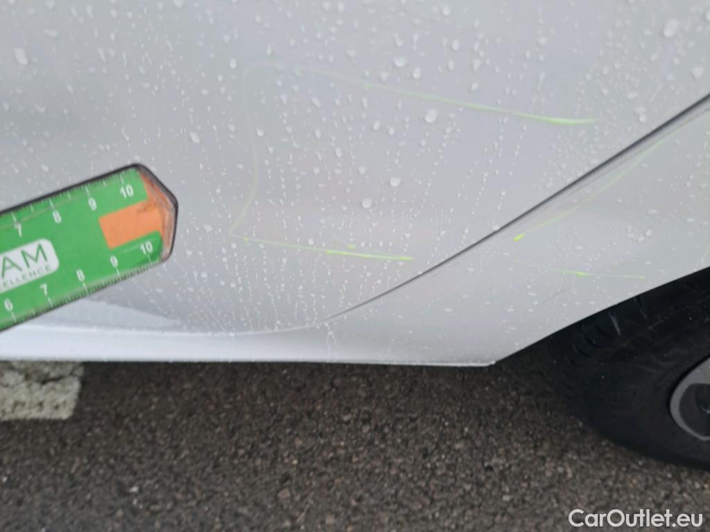  Peugeot  208 PEUGEOT  / 2019 / 5P / berlina con portón PureTech 73kW (100CV) EAT8 Allure Pack #14