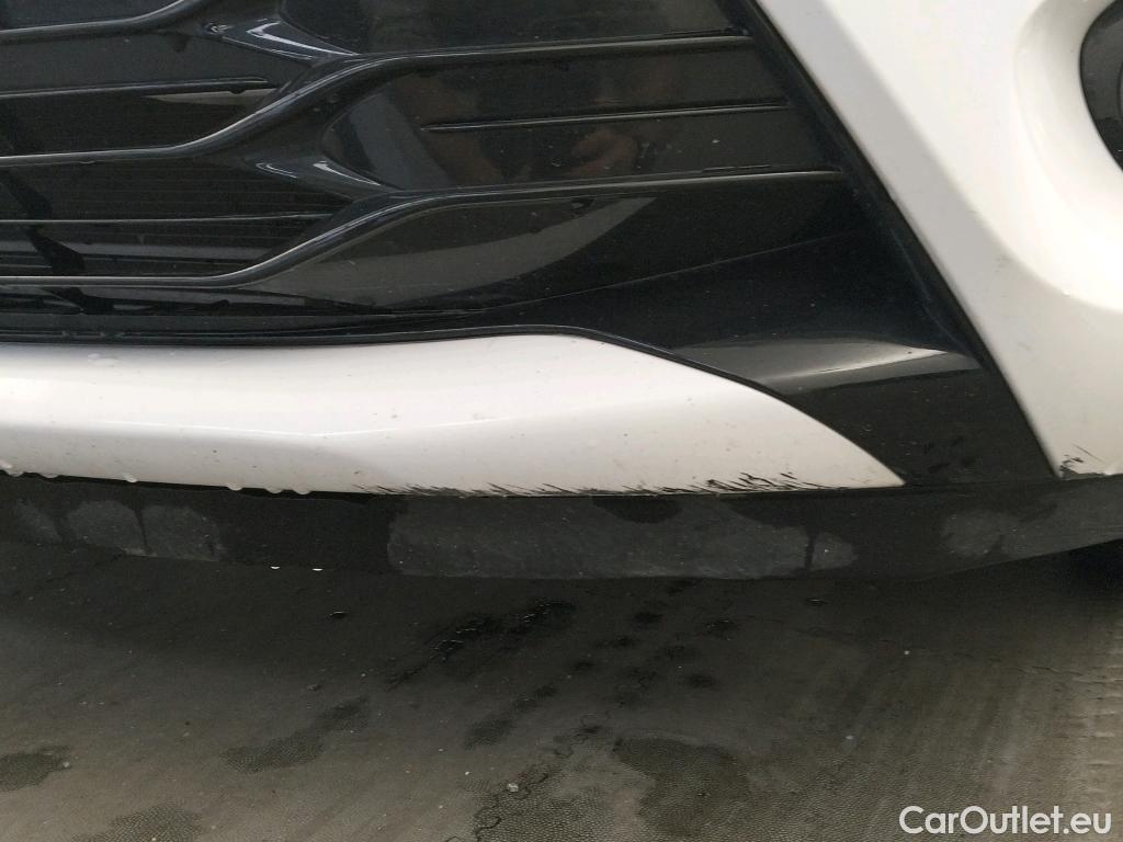  Toyota  Yaris TOYOTA  / 2017 / 5P / berlina con portón 1.5 100H Active #5