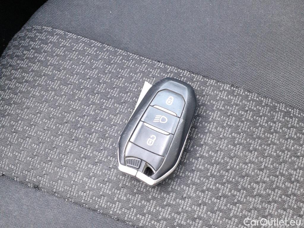  Peugeot  3008 PEUGEOT  / 2020 / 5P / todoterreno 1.5 BlueHDi 96kW (130CV) S&S Active Pack (AC3) #4