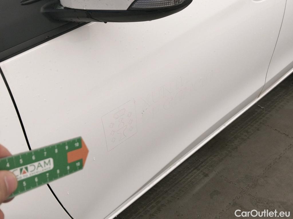  Toyota  Yaris TOYOTA  / 2017 / 5P / berlina con portón 1.5 100H Active #9