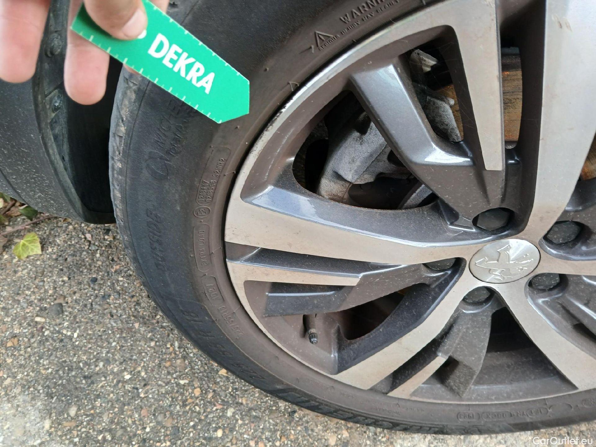  Peugeot  3008  Allure Pack 1.2 PureTech 130CV MT6 E6d #9