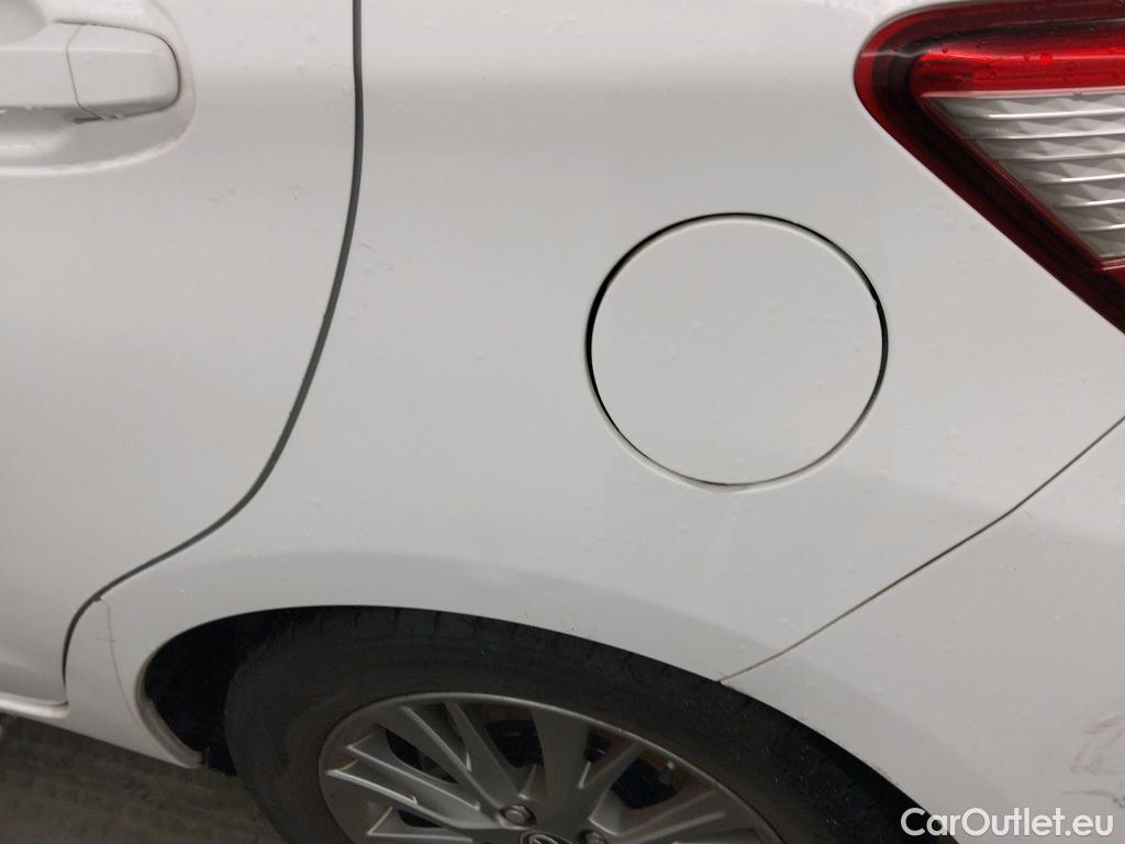  Toyota  Yaris TOYOTA  / 2017 / 5P / berlina con portón 1.5 100H Active #3