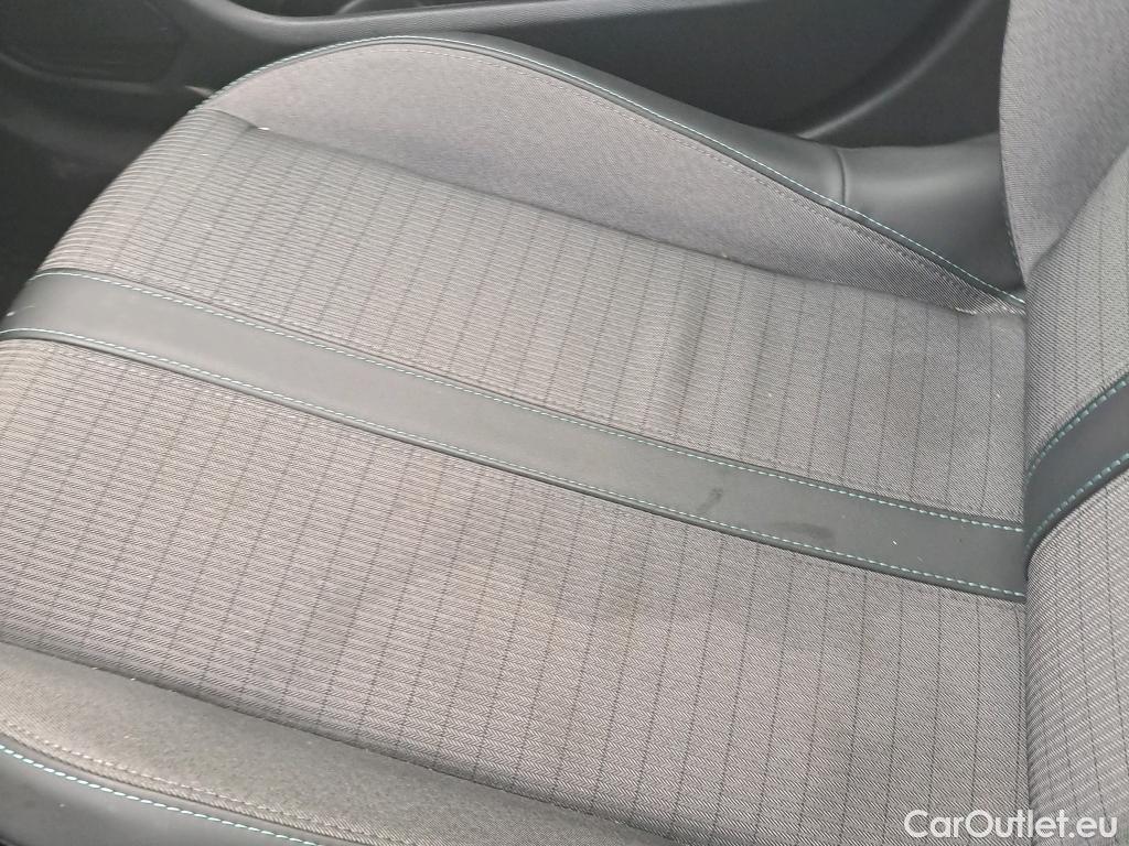  Peugeot  208 PEUGEOT  / 2019 / 5P / berlina con portón PureTech 73kW (100CV) EAT8 Allure Pack #18