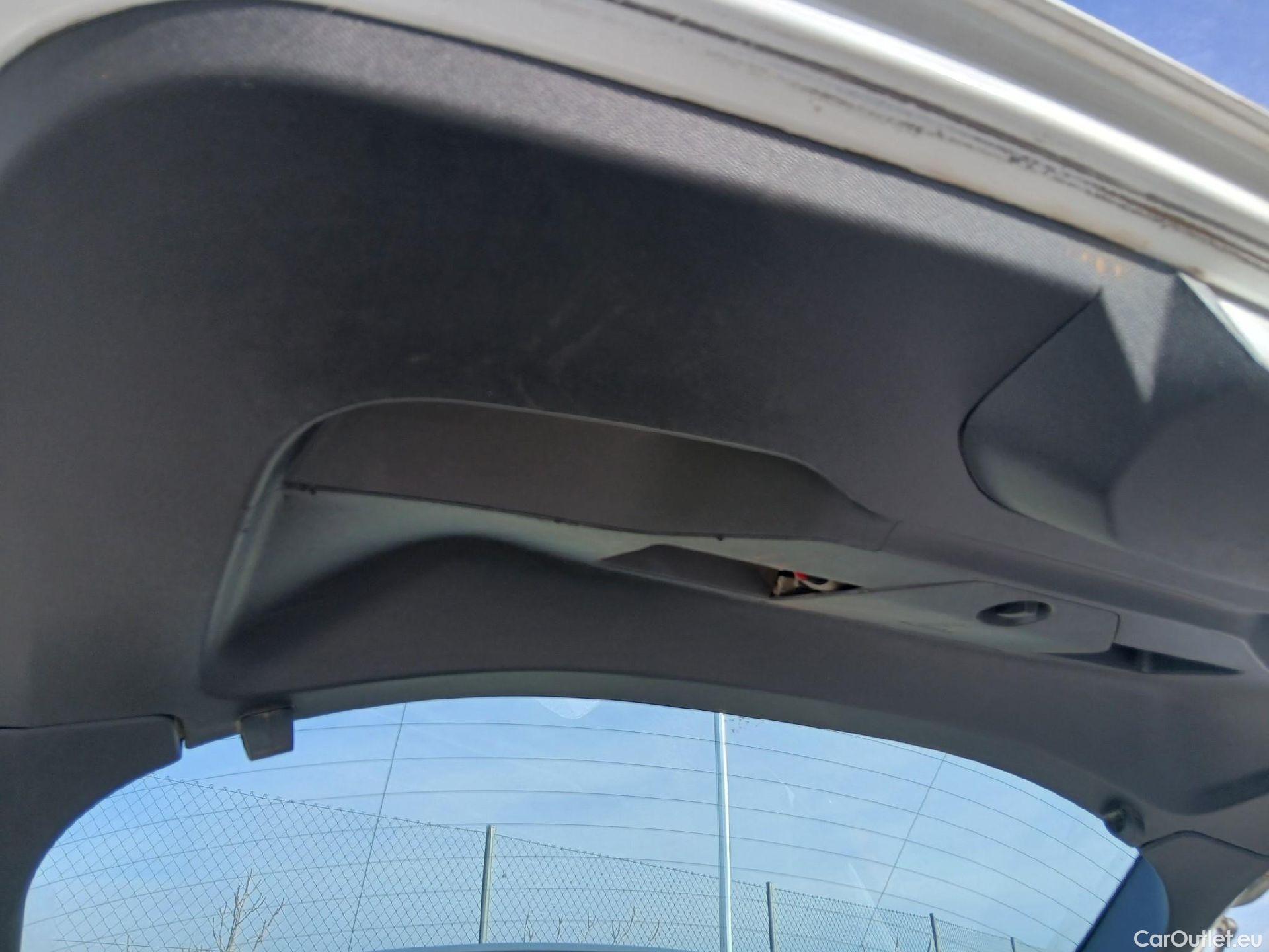  Peugeot  2008 PEUGEOT  / 2019 / 5P / todoterreno Active Pack BlueHDI 81kW (110CV) #9