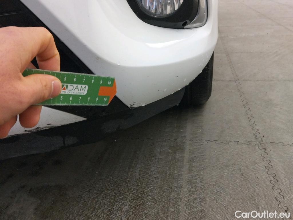  Toyota  Yaris TOYOTA  / 2017 / 5P / berlina con portón 1.5 100H Active #13