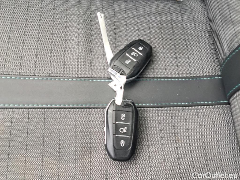  Peugeot  208 PEUGEOT  / 2019 / 5P / berlina con portón PureTech 73kW (100CV) EAT8 Allure Pack #23