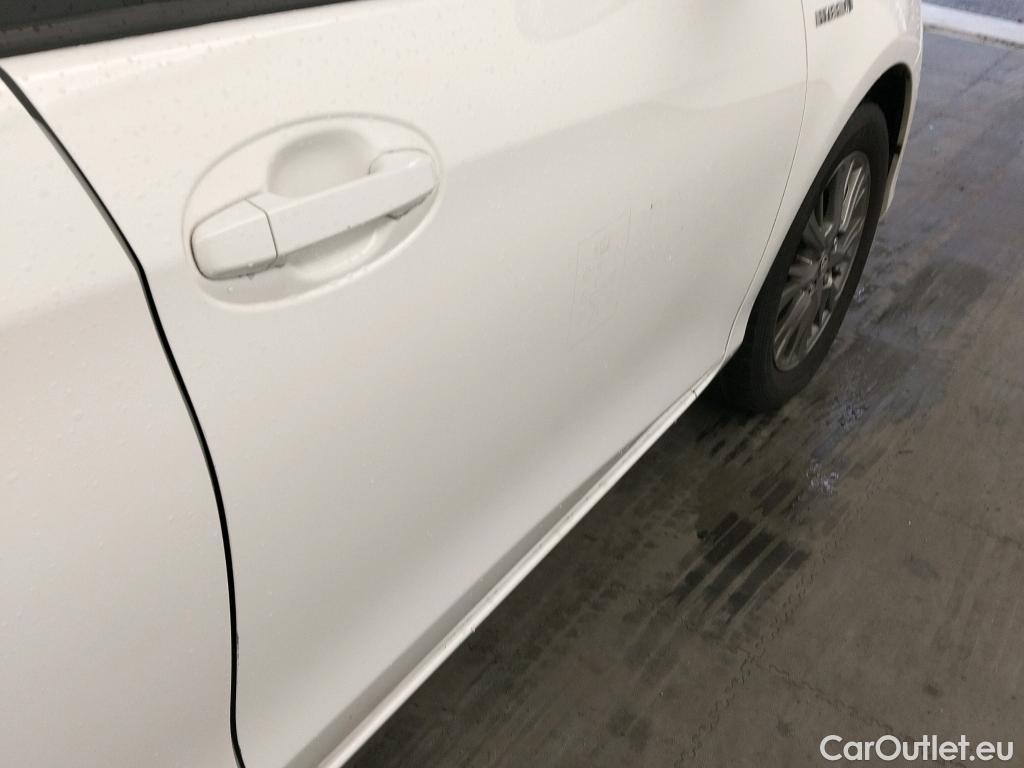  Toyota  Yaris TOYOTA  / 2017 / 5P / berlina con portón 1.5 100H Active #16