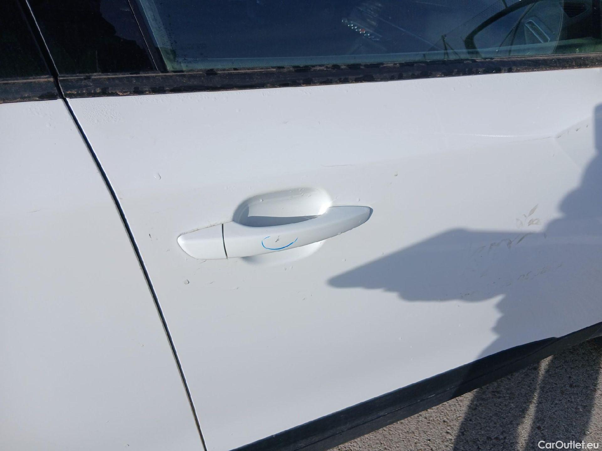  Peugeot  2008 PEUGEOT  / 2019 / 5P / todoterreno Active Pack BlueHDI 81kW (110CV) #39