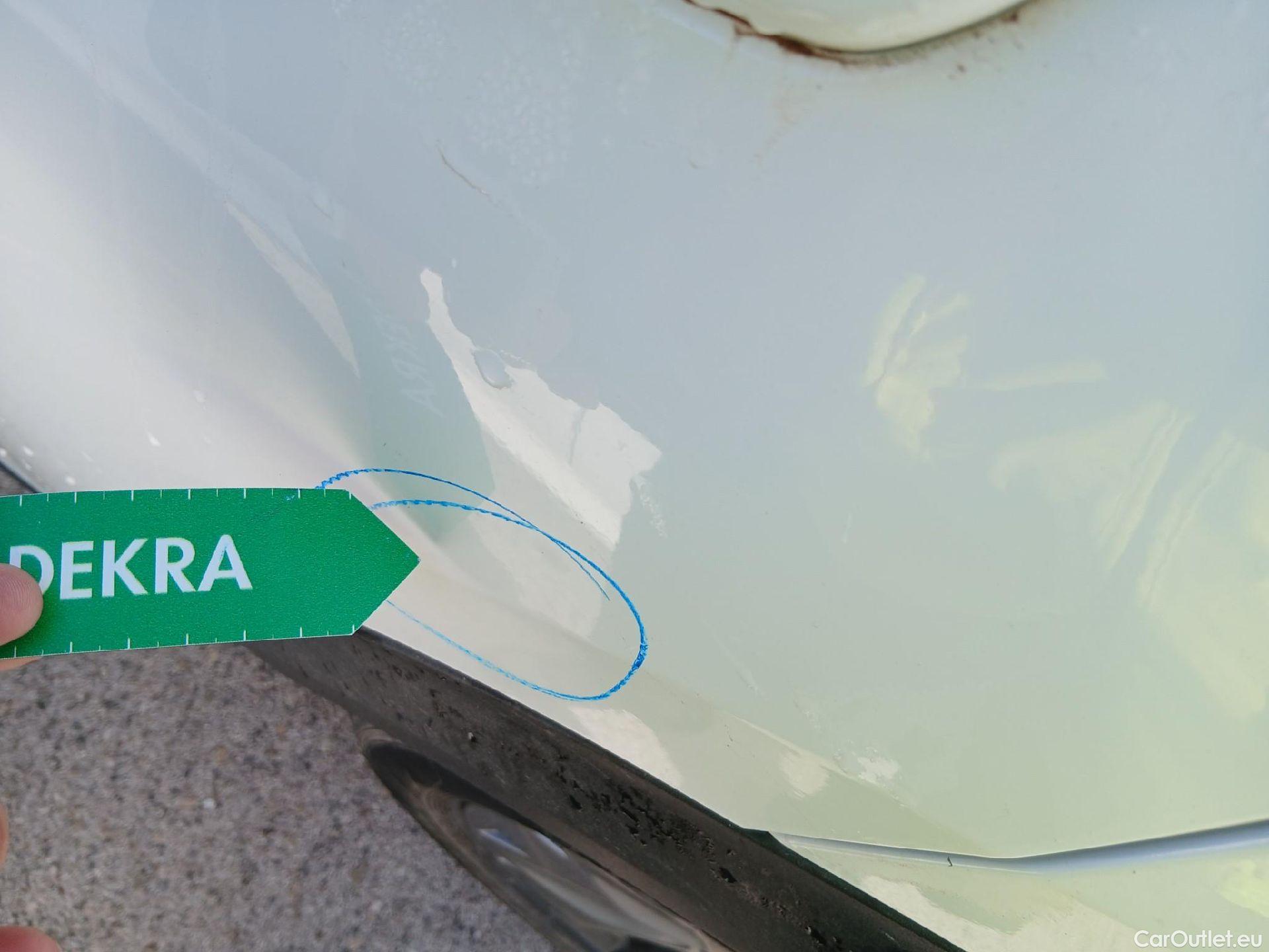  Peugeot  2008 PEUGEOT  / 2019 / 5P / todoterreno Active Pack BlueHDI 81kW (110CV) #27