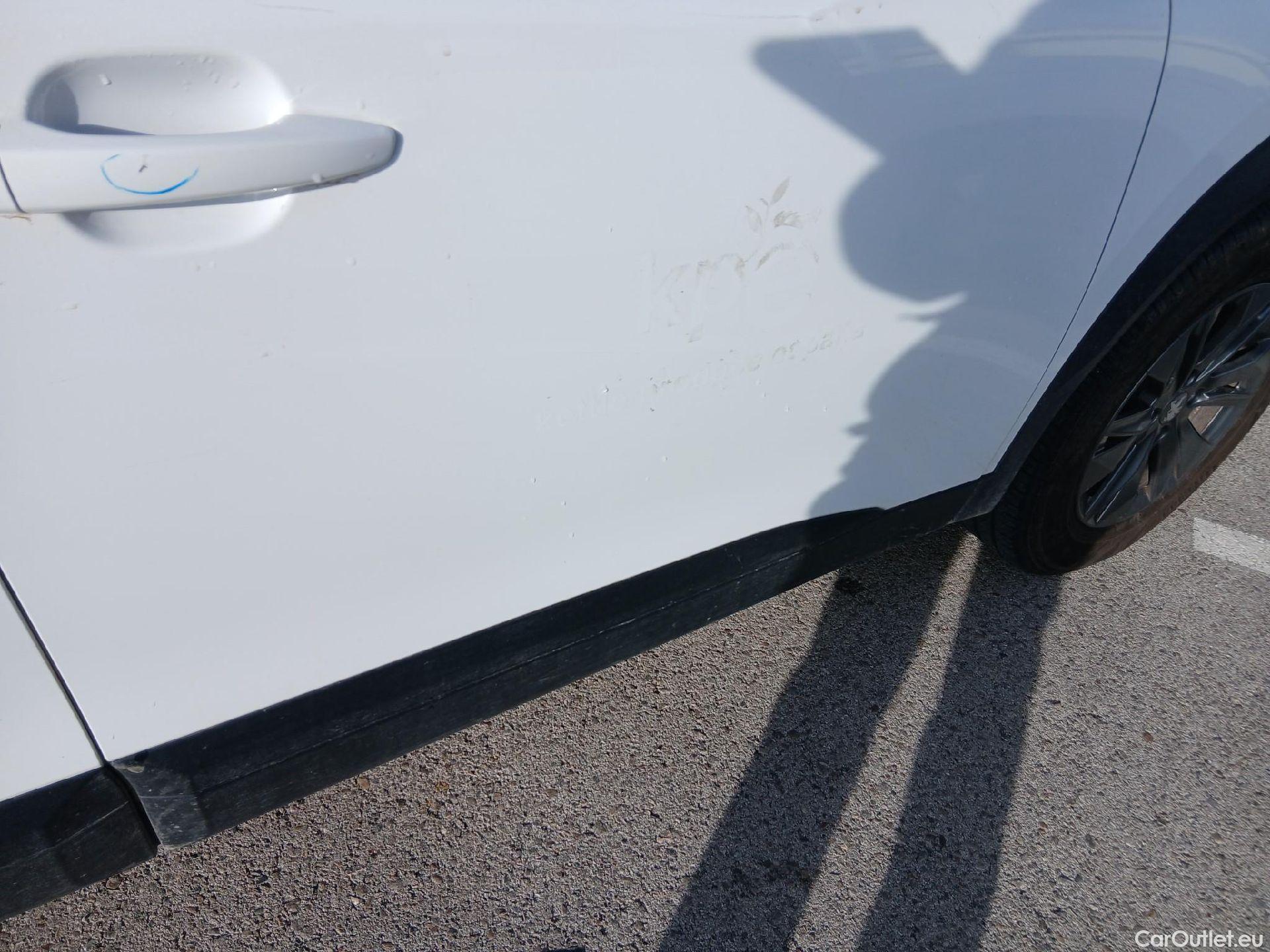  Peugeot  2008 PEUGEOT  / 2019 / 5P / todoterreno Active Pack BlueHDI 81kW (110CV) #40