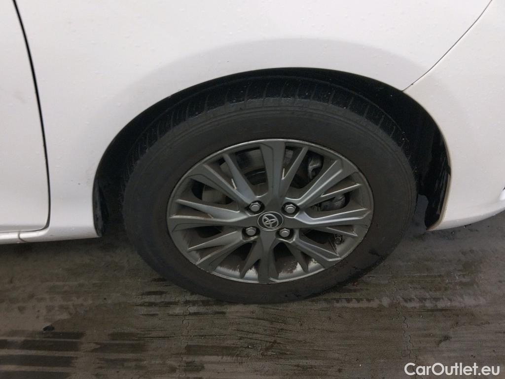  Toyota  Yaris TOYOTA  / 2017 / 5P / berlina con portón 1.5 100H Active #7