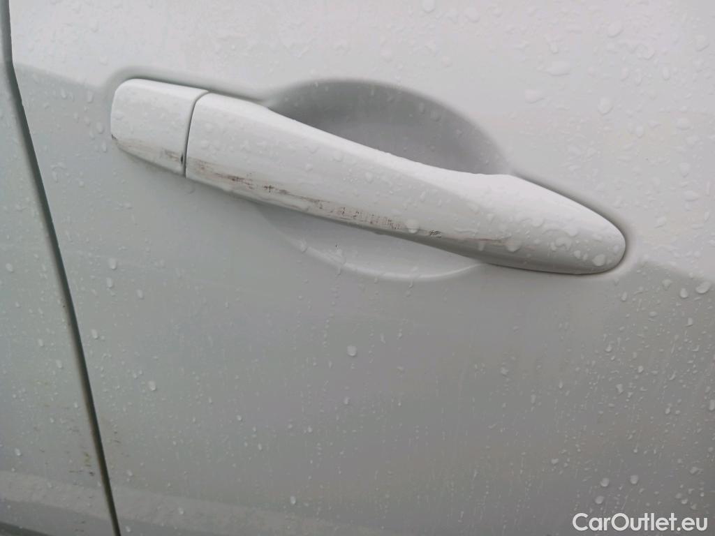  Nissan  Micra NISSAN  / 2017 / 5P / berlina con portón IG-T 68 kW (92 CV) E6D-F CVT Acenta #38