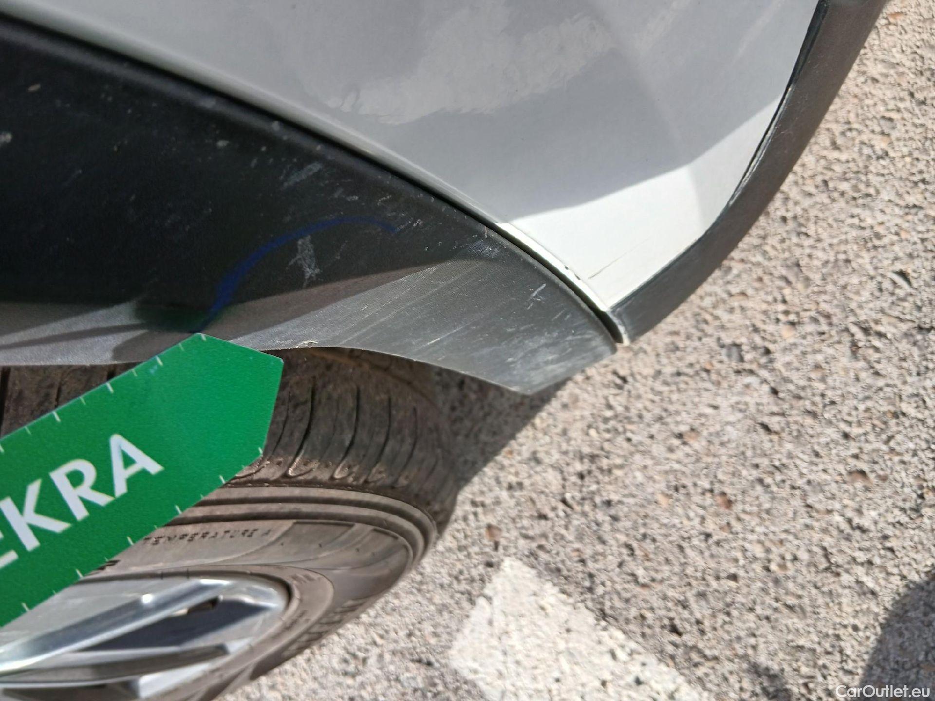  Peugeot  2008 PEUGEOT  / 2019 / 5P / todoterreno Active Pack BlueHDI 81kW (110CV) #44