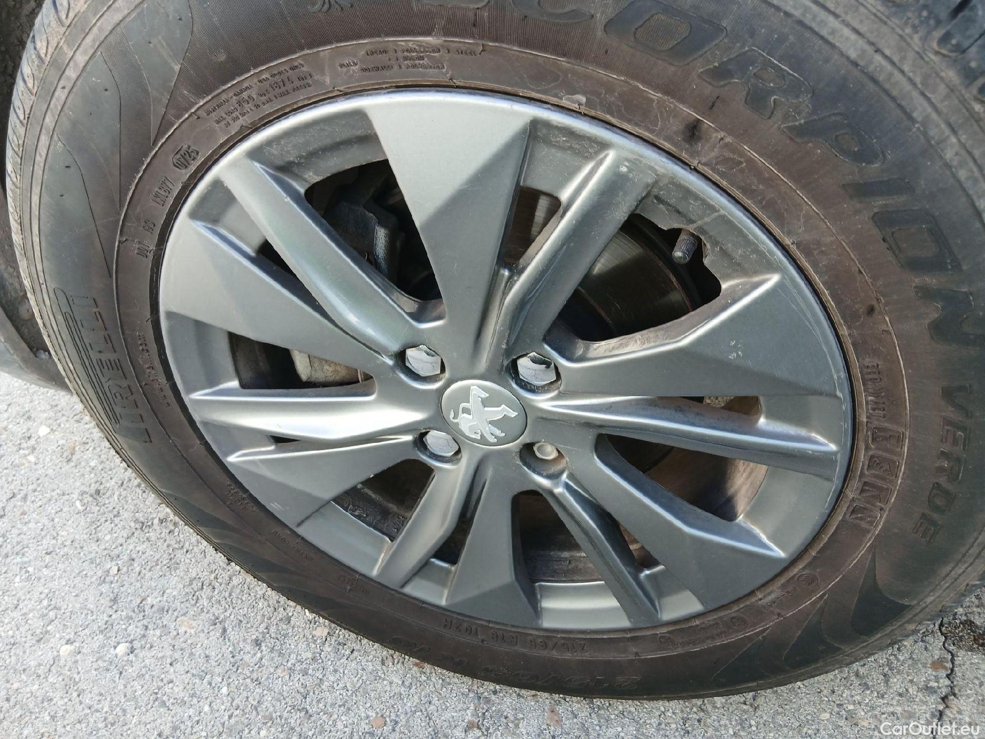  Peugeot  2008 PEUGEOT  / 2019 / 5P / todoterreno Active Pack BlueHDI 81kW (110CV) #6