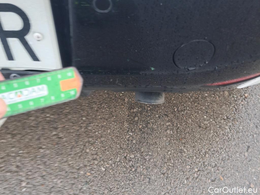  Peugeot  208 PEUGEOT  / 2019 / 5P / berlina con portón PureTech 73kW (100CV) EAT8 Allure Pack #35