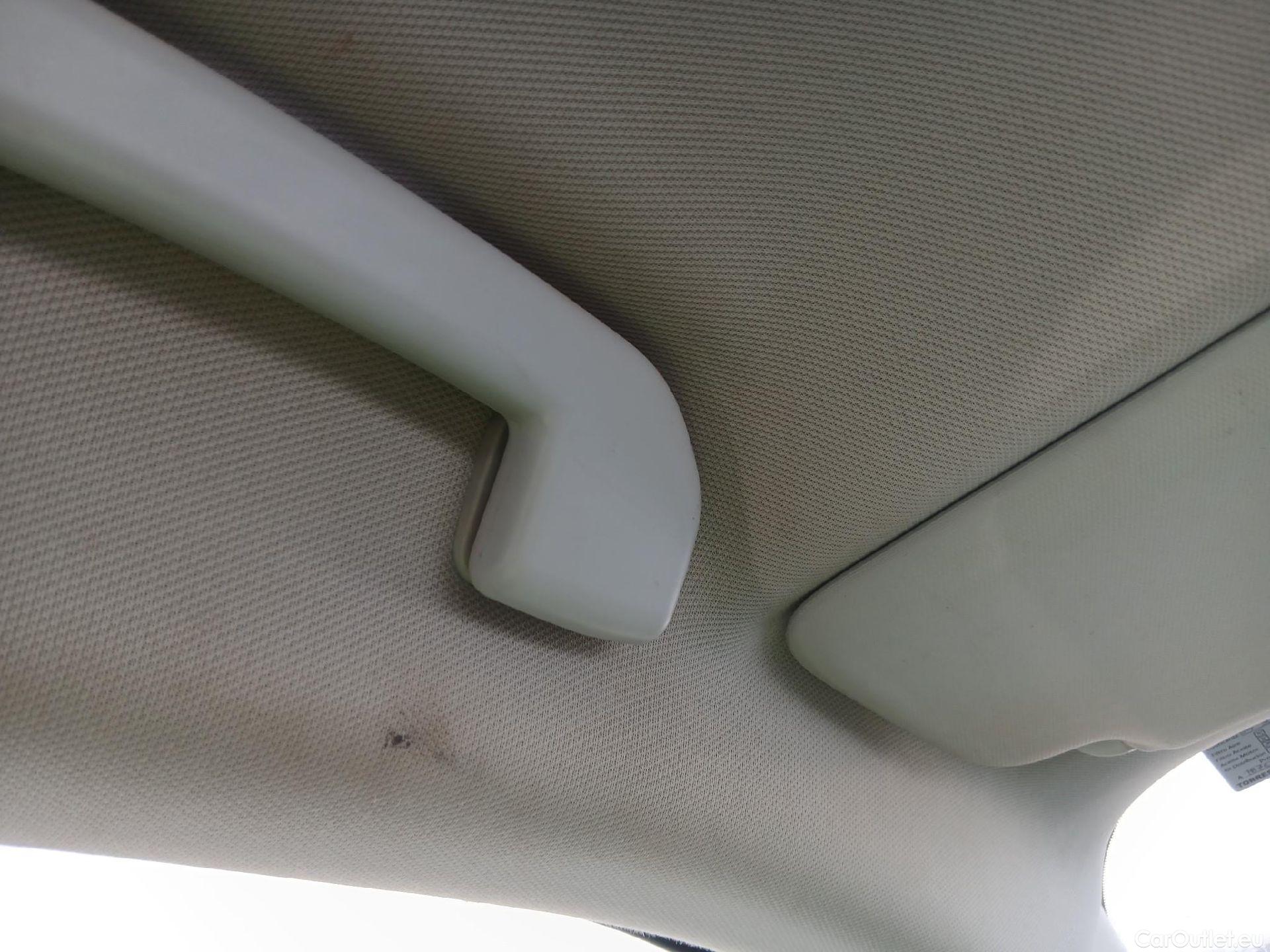  Peugeot  2008 PEUGEOT  / 2019 / 5P / todoterreno Active Pack BlueHDI 81kW (110CV) #4