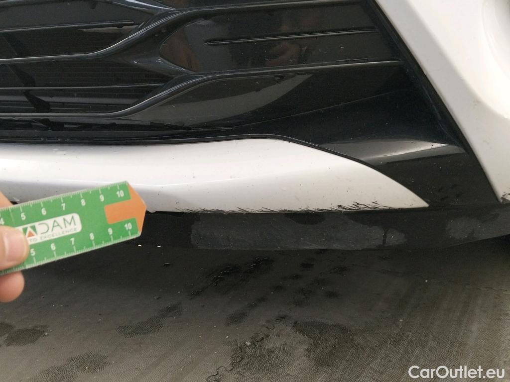  Toyota  Yaris TOYOTA  / 2017 / 5P / berlina con portón 1.5 100H Active #6