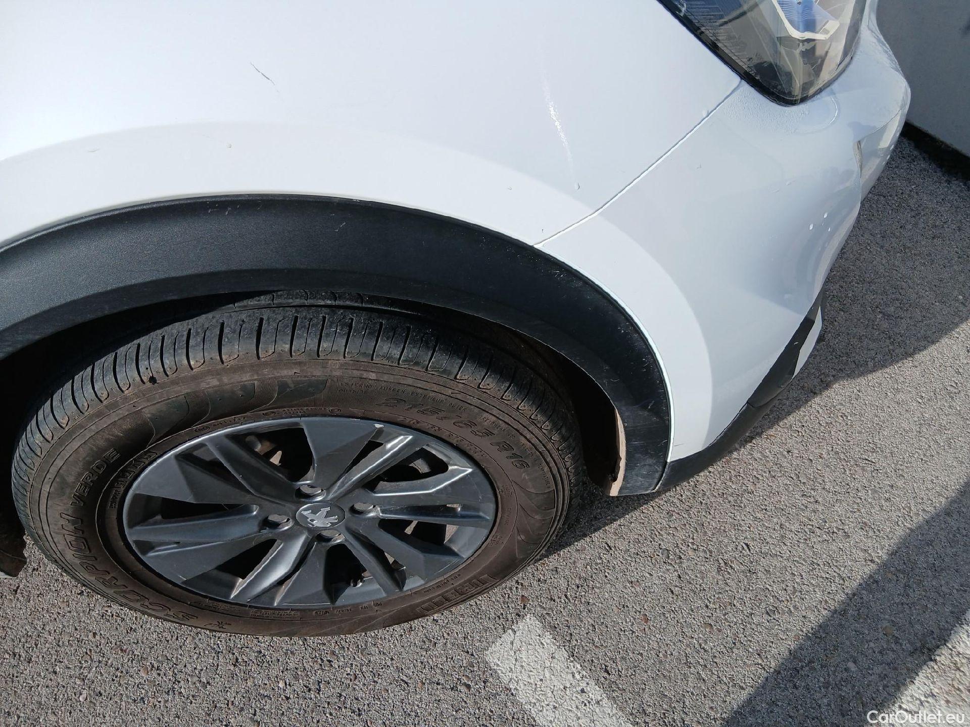  Peugeot  2008 PEUGEOT  / 2019 / 5P / todoterreno Active Pack BlueHDI 81kW (110CV) #43