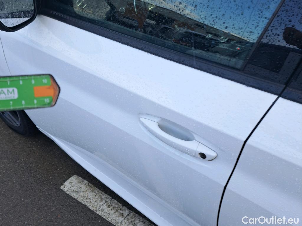  Peugeot  208 PEUGEOT  / 2019 / 5P / berlina con portón PureTech 73kW (100CV) EAT8 Allure Pack #20