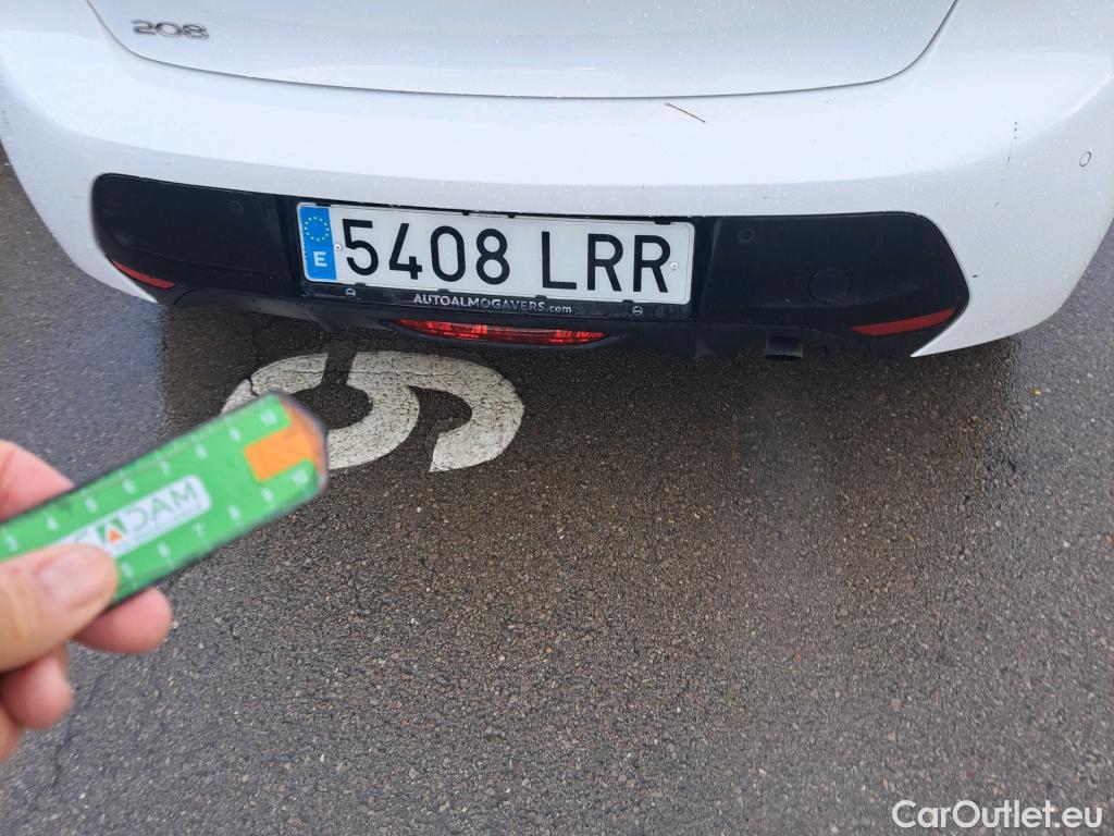  Peugeot  208 PEUGEOT  / 2019 / 5P / berlina con portón PureTech 73kW (100CV) EAT8 Allure Pack #34