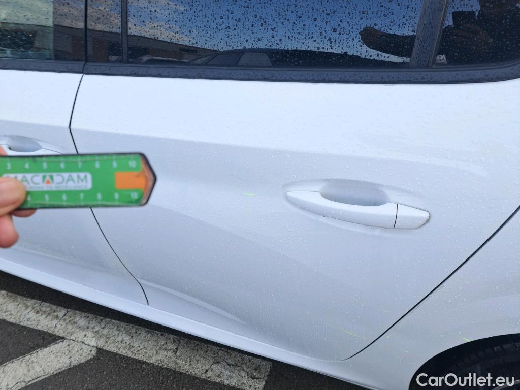  Peugeot  208 PEUGEOT  / 2019 / 5P / berlina con portón PureTech 73kW (100CV) EAT8 Allure Pack #13