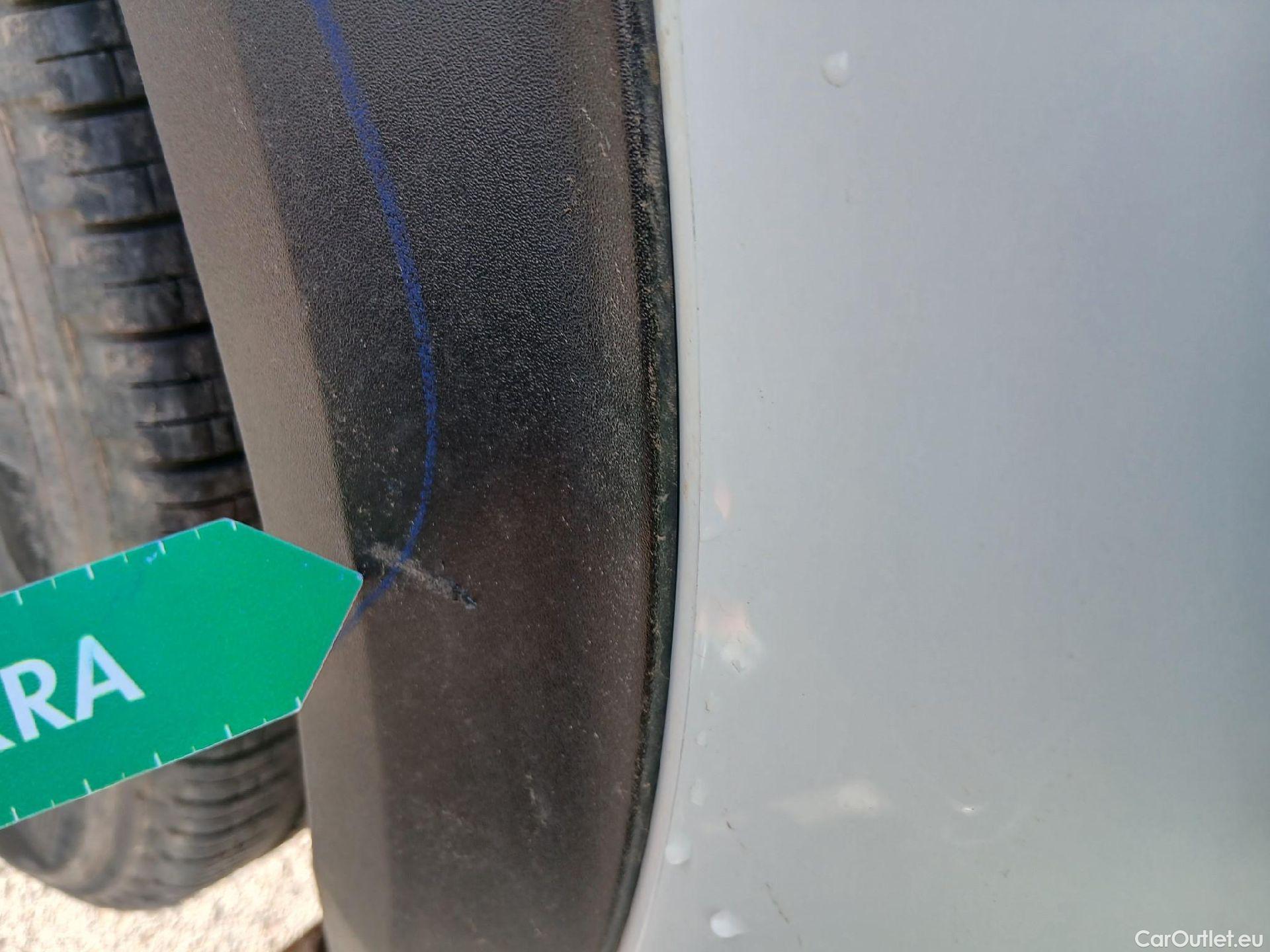  Peugeot  2008 PEUGEOT  / 2019 / 5P / todoterreno Active Pack BlueHDI 81kW (110CV) #28