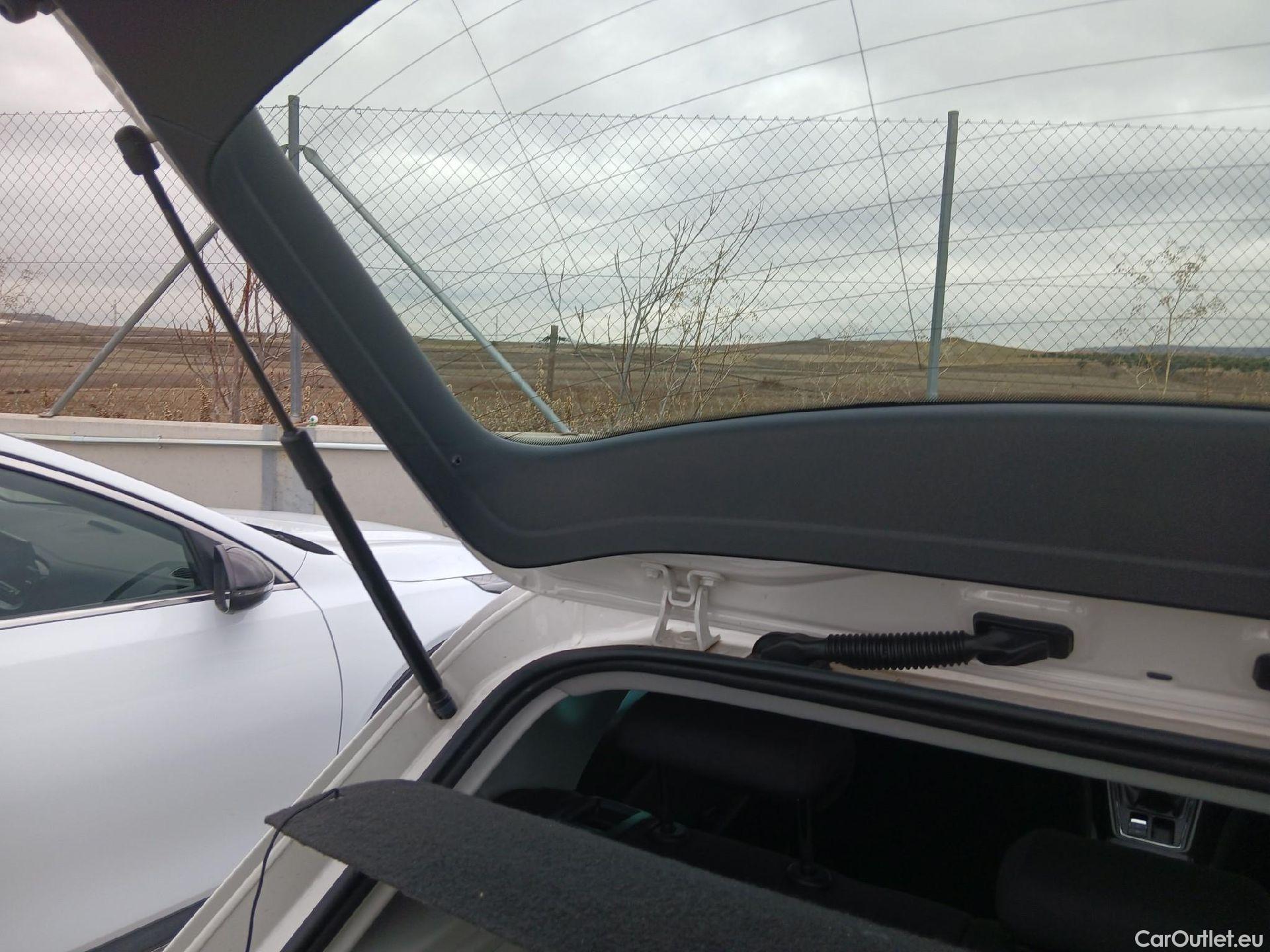  Seat  Leon SEAT León / 2016 / 5P / berlina con portón 1.5 TSI 95kW (130CV) St&Sp Style Visio Edition #4