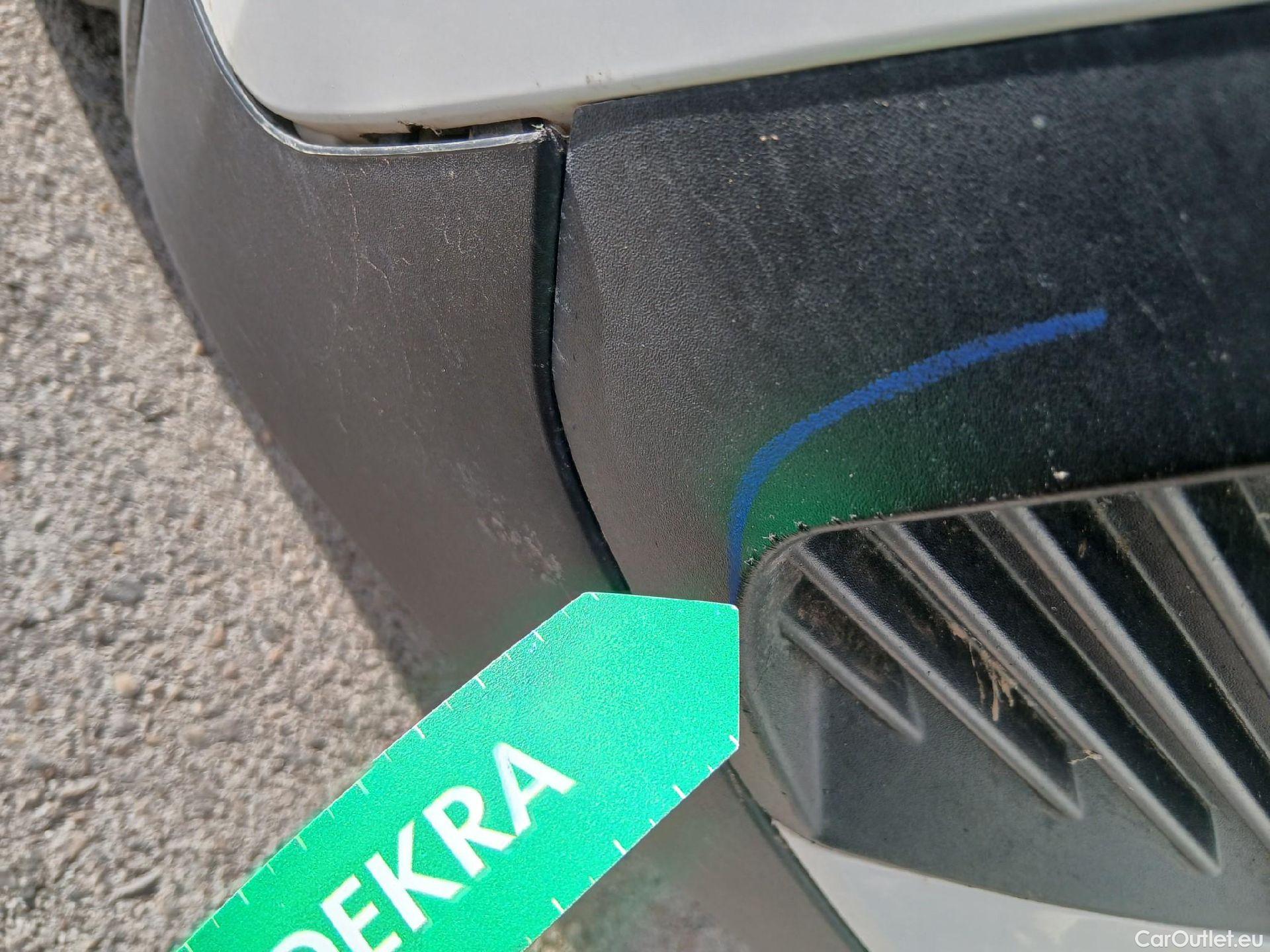  Peugeot  2008 PEUGEOT  / 2019 / 5P / todoterreno Active Pack BlueHDI 81kW (110CV) #17