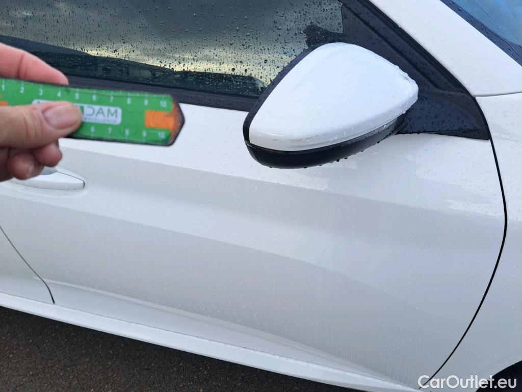  Peugeot  208 PEUGEOT  / 2019 / 5P / berlina con portón PureTech 73kW (100CV) EAT8 Allure Pack #32