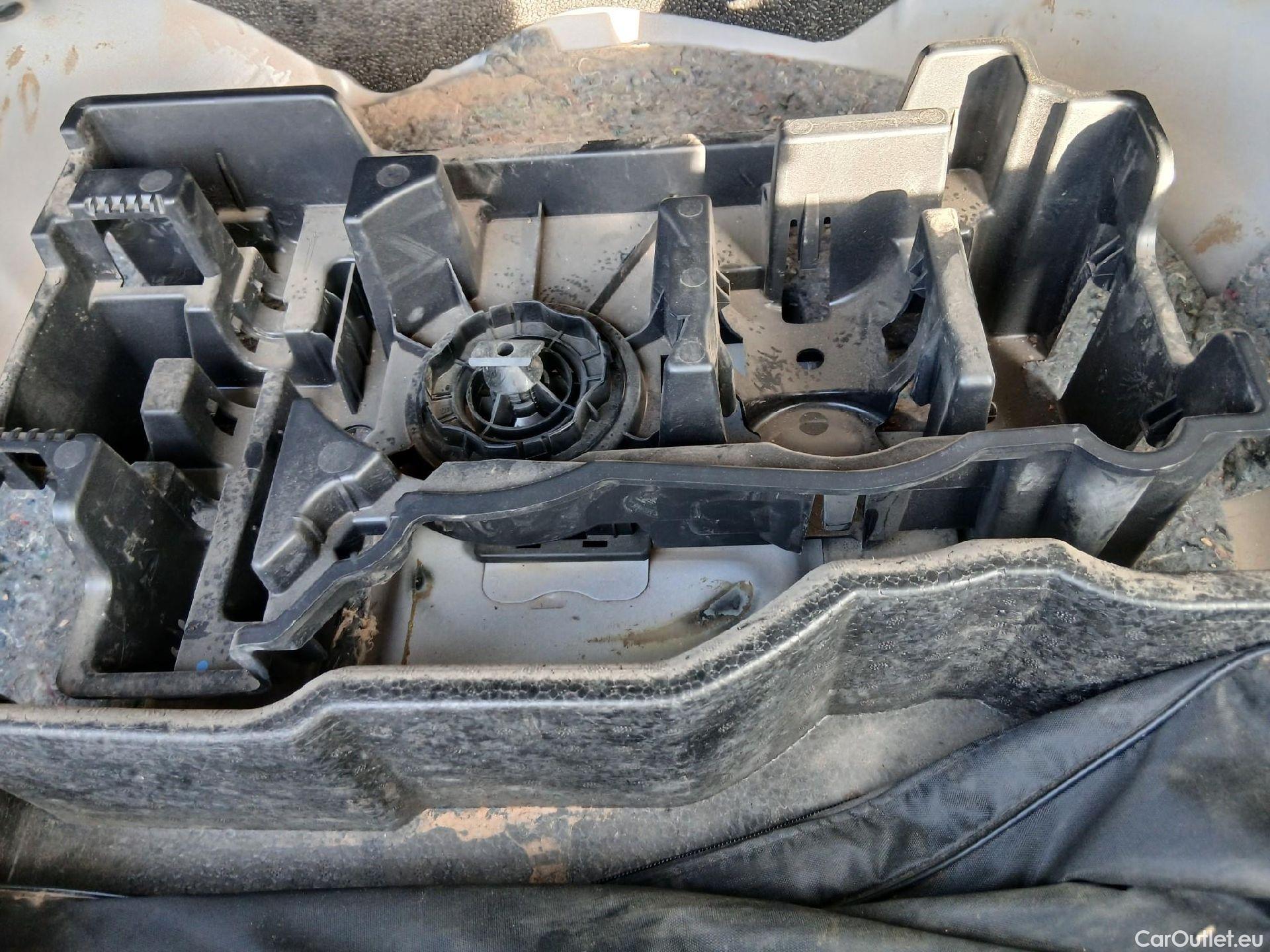  Peugeot  2008 PEUGEOT  / 2019 / 5P / todoterreno Active Pack BlueHDI 81kW (110CV) #11