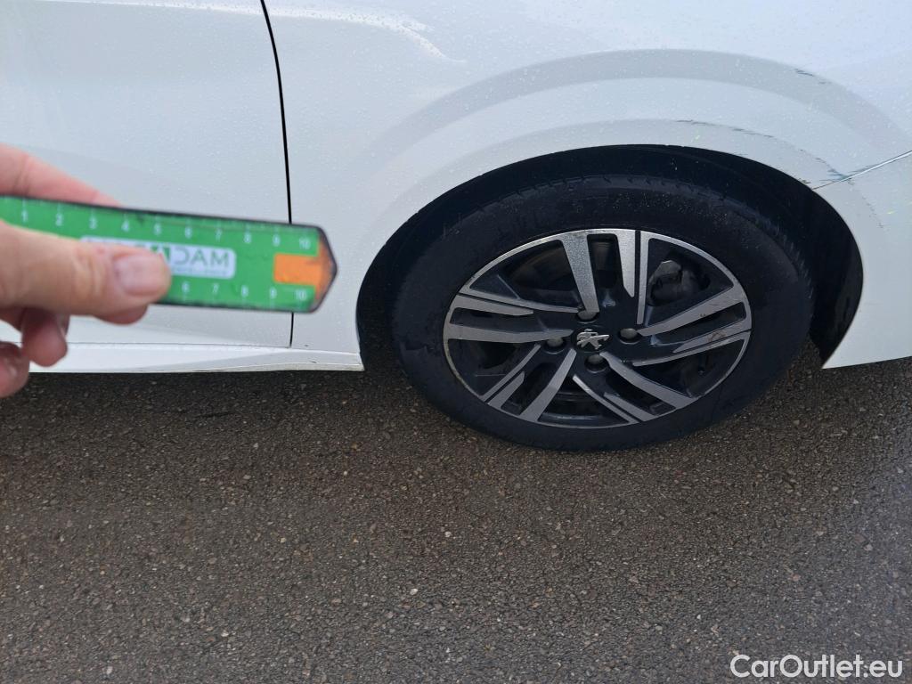  Peugeot  208 PEUGEOT  / 2019 / 5P / berlina con portón PureTech 73kW (100CV) EAT8 Allure Pack #8