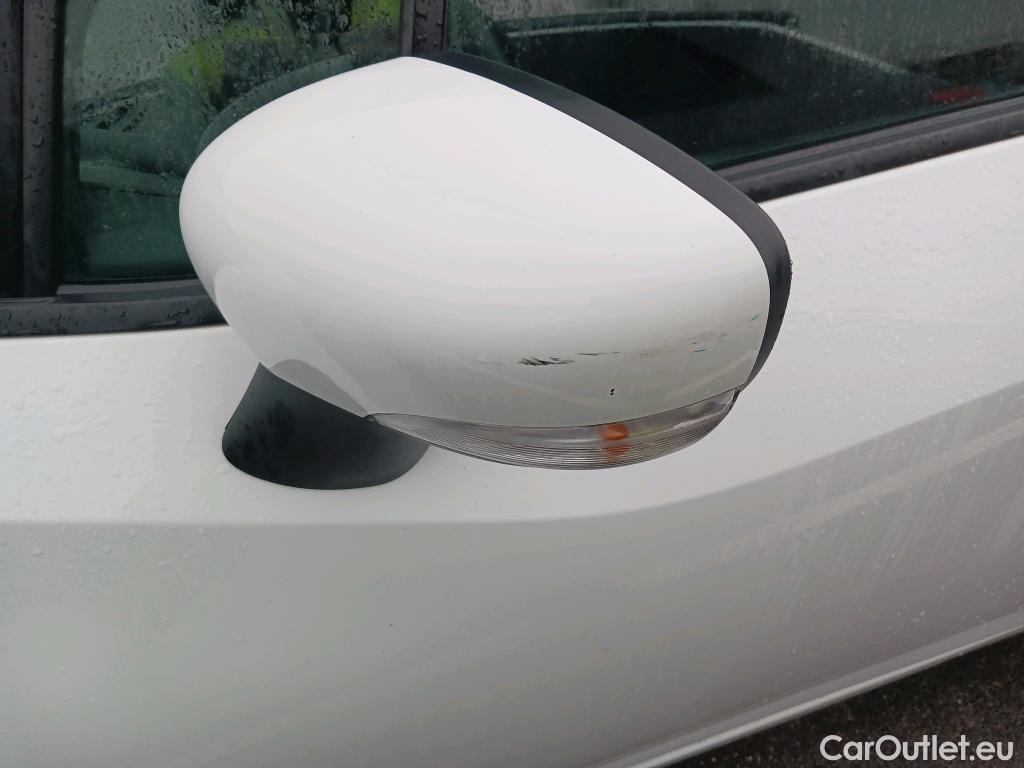  Nissan  Micra NISSAN  / 2017 / 5P / berlina con portón IG-T 68 kW (92 CV) E6D-F CVT Acenta #40