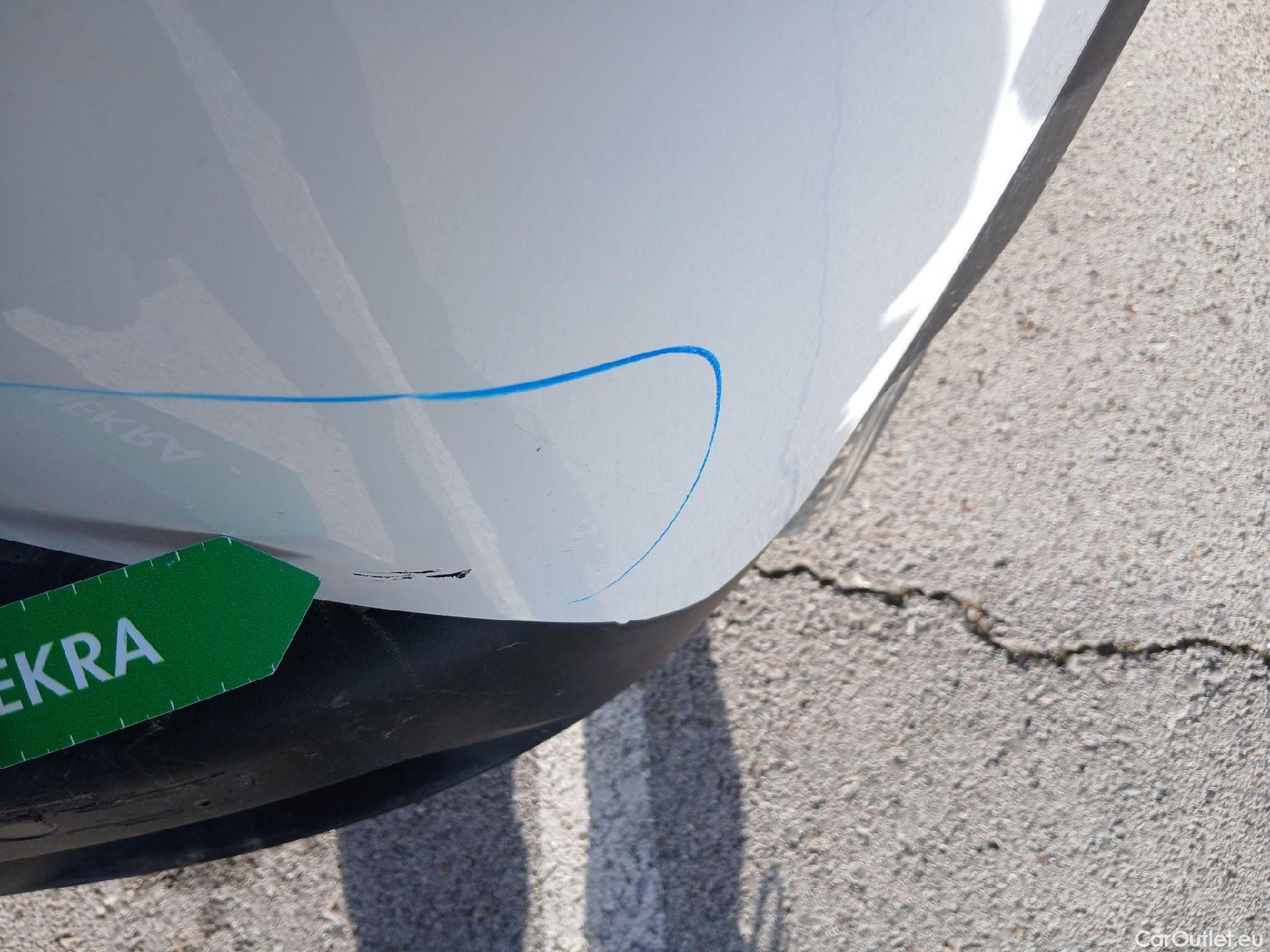  Peugeot  2008 PEUGEOT  / 2019 / 5P / todoterreno Active Pack BlueHDI 81kW (110CV) #31