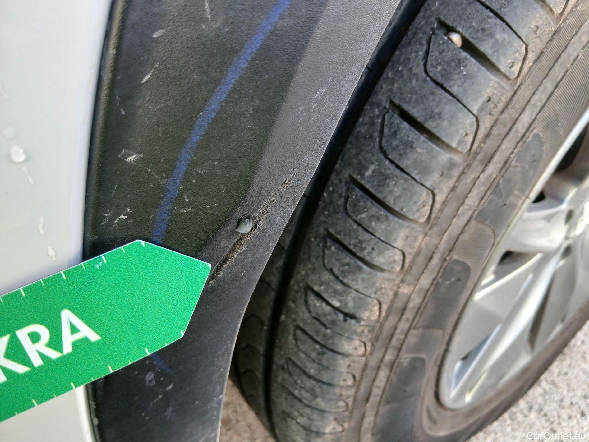  Peugeot  2008 PEUGEOT  / 2019 / 5P / todoterreno Active Pack BlueHDI 81kW (110CV) #22