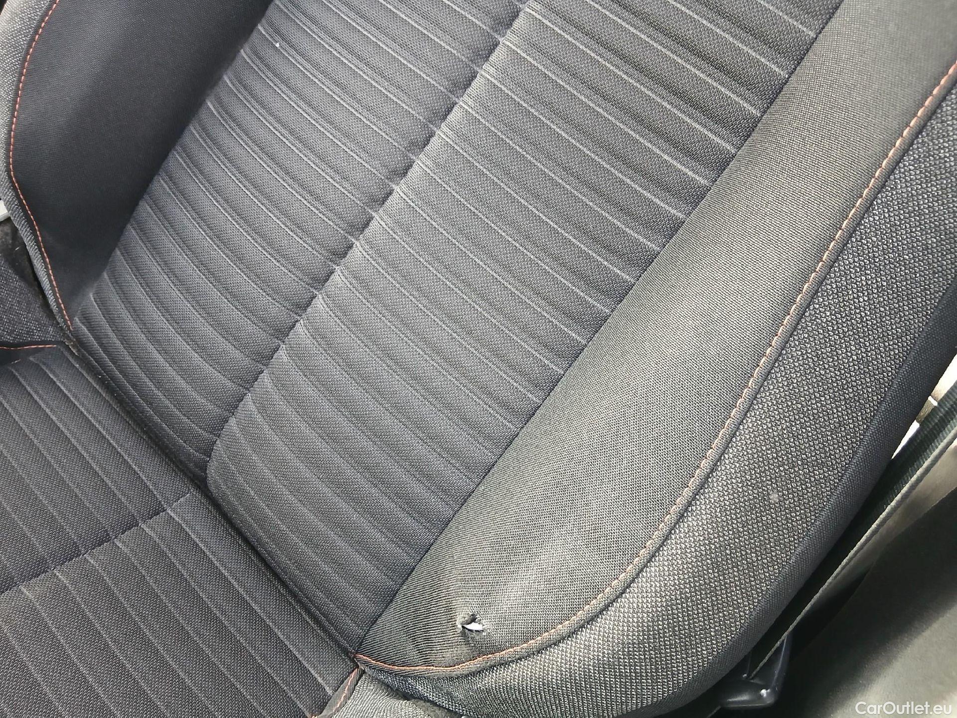  Peugeot  2008 PEUGEOT  / 2019 / 5P / todoterreno Active Pack BlueHDI 81kW (110CV) #7