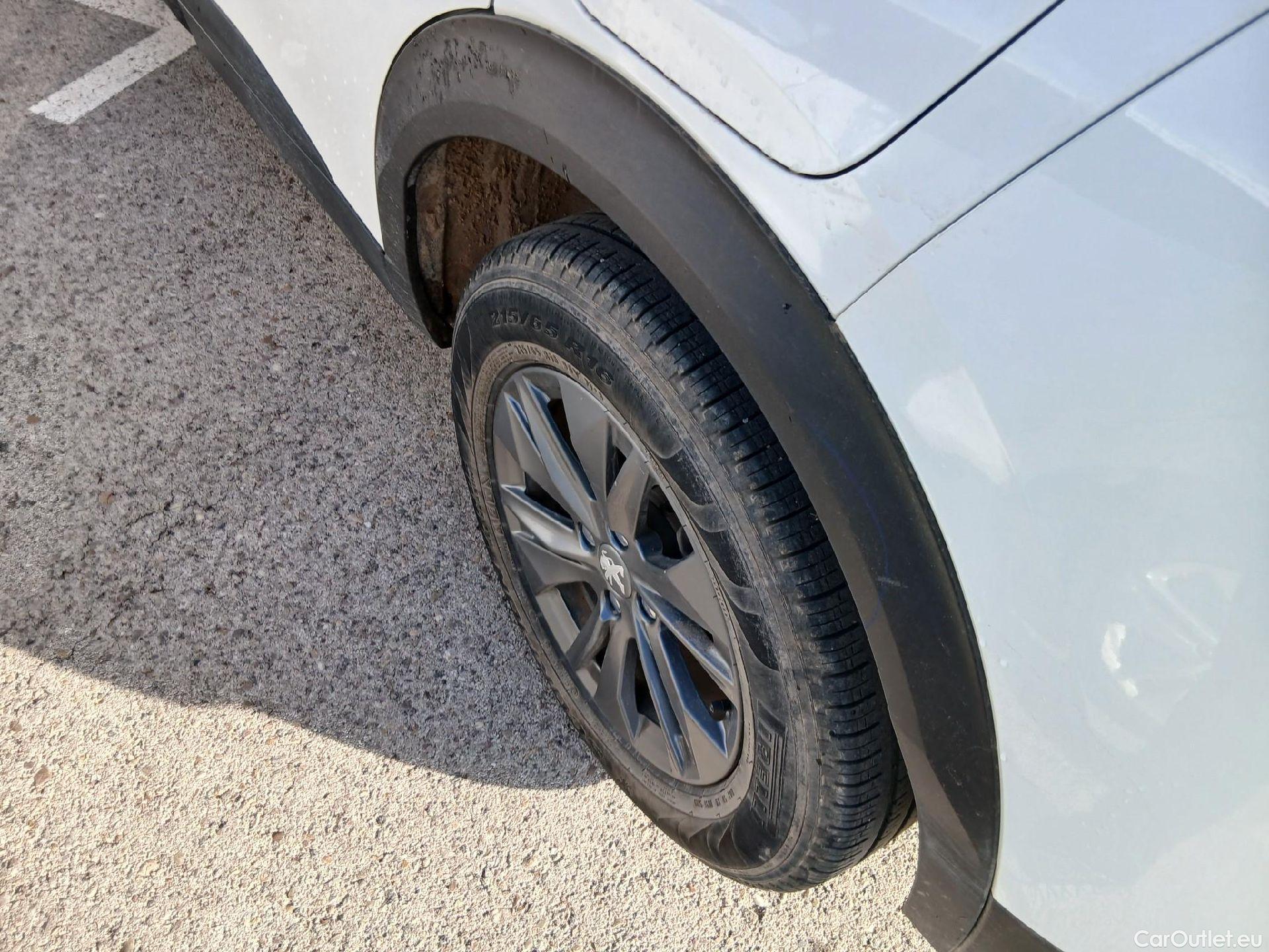  Peugeot  2008 PEUGEOT  / 2019 / 5P / todoterreno Active Pack BlueHDI 81kW (110CV) #29