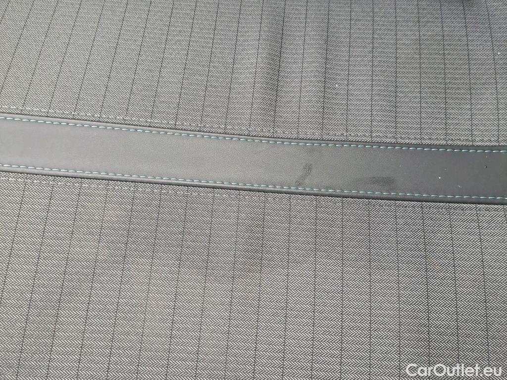  Peugeot  208 PEUGEOT  / 2019 / 5P / berlina con portón PureTech 73kW (100CV) EAT8 Allure Pack #19