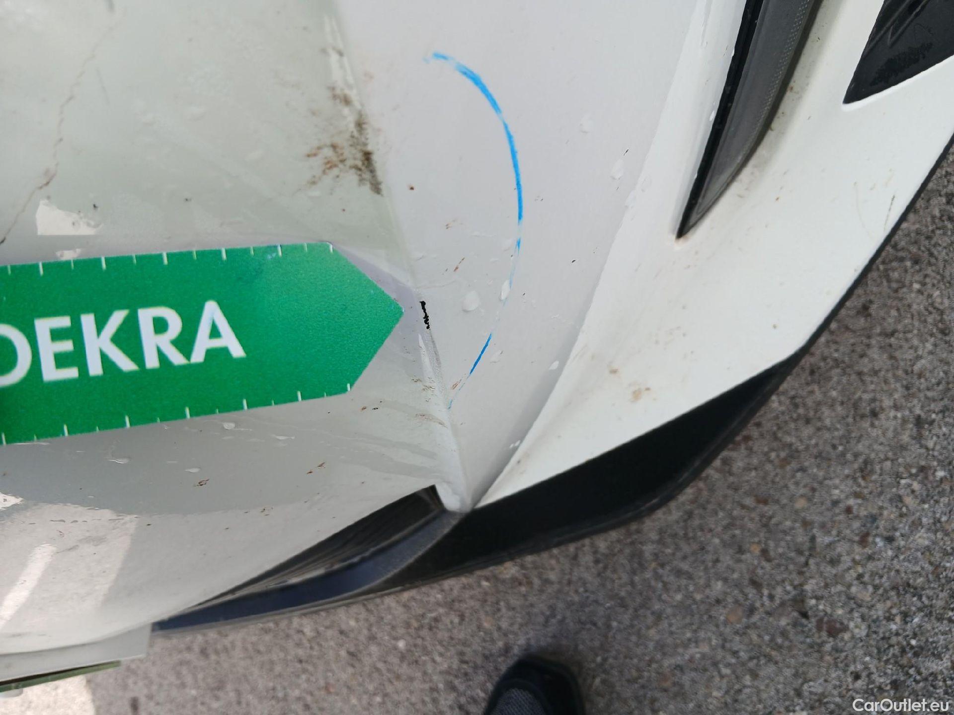  Peugeot  2008 PEUGEOT  / 2019 / 5P / todoterreno Active Pack BlueHDI 81kW (110CV) #19