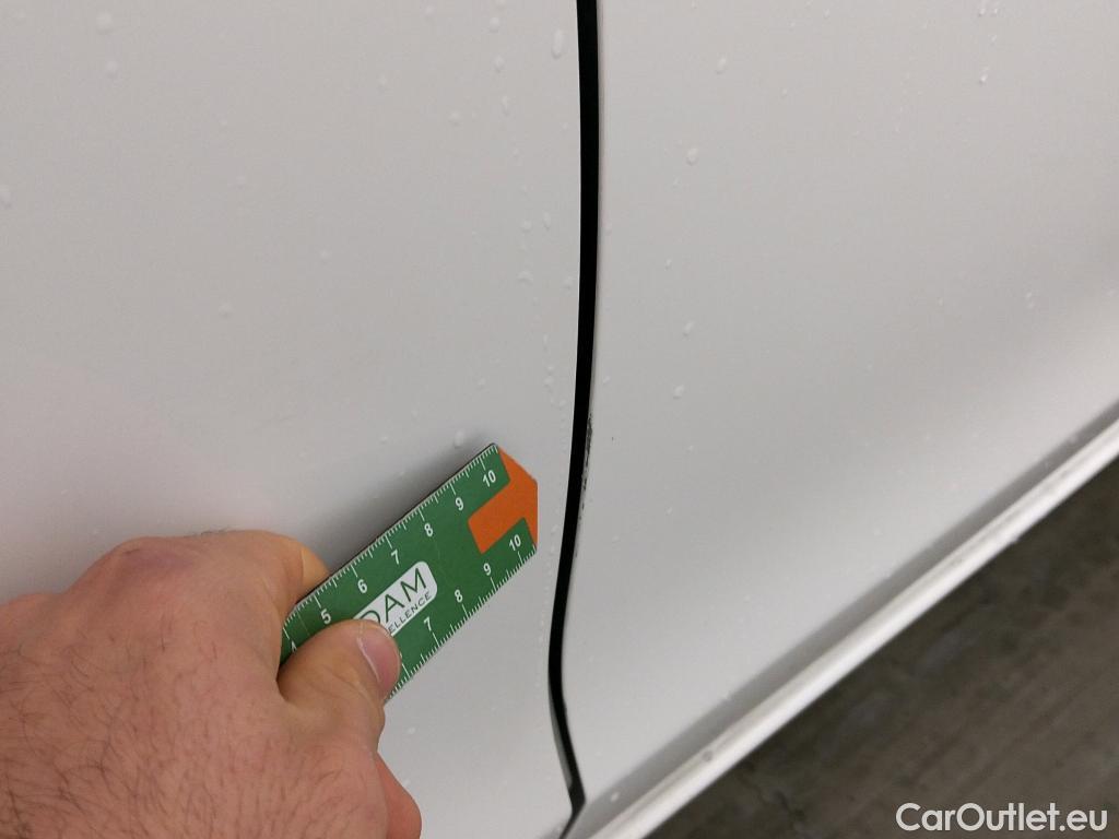  Toyota  Yaris TOYOTA  / 2017 / 5P / berlina con portón 1.5 100H Active #17