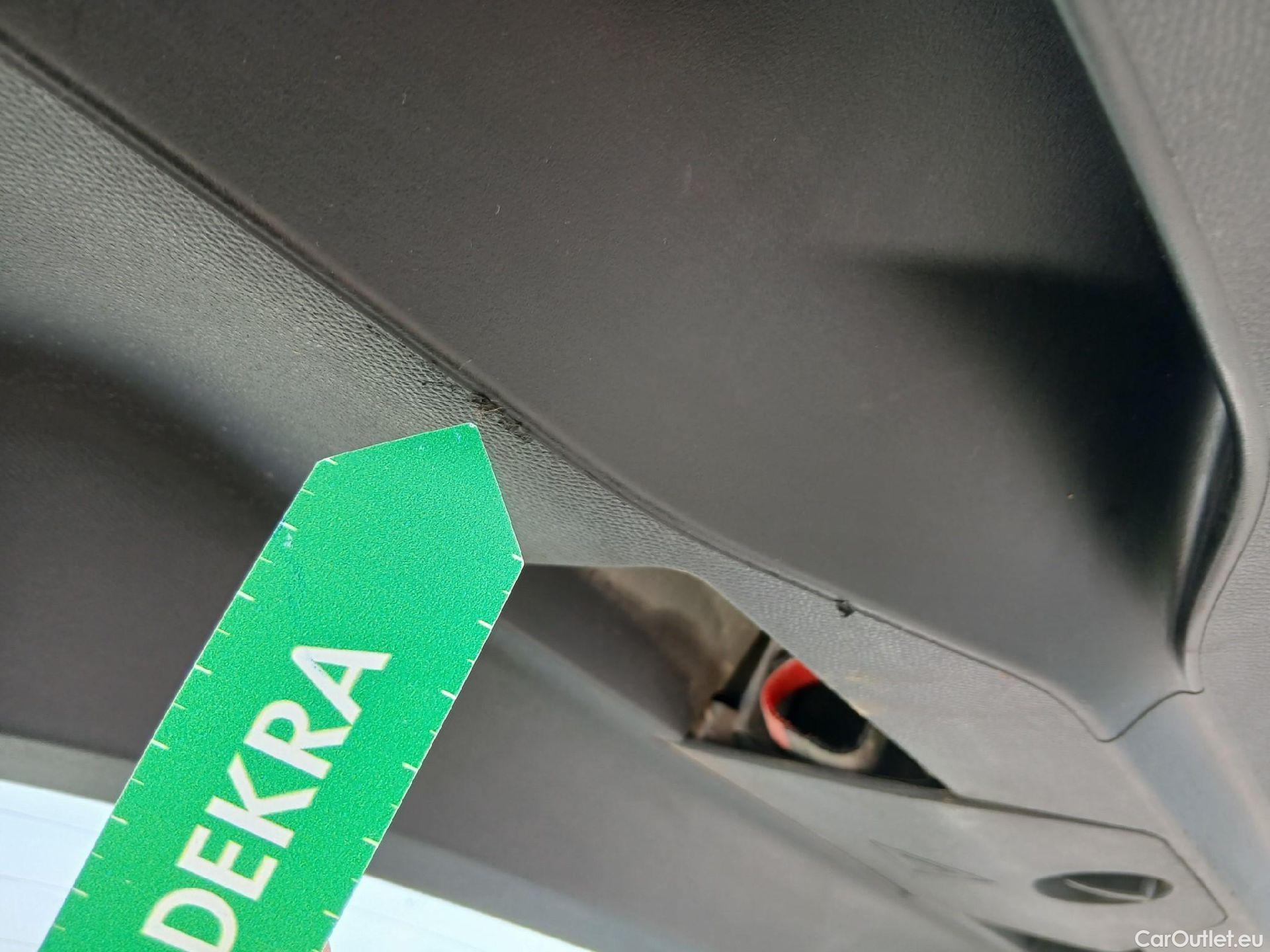  Peugeot  2008 PEUGEOT  / 2019 / 5P / todoterreno Active Pack BlueHDI 81kW (110CV) #10