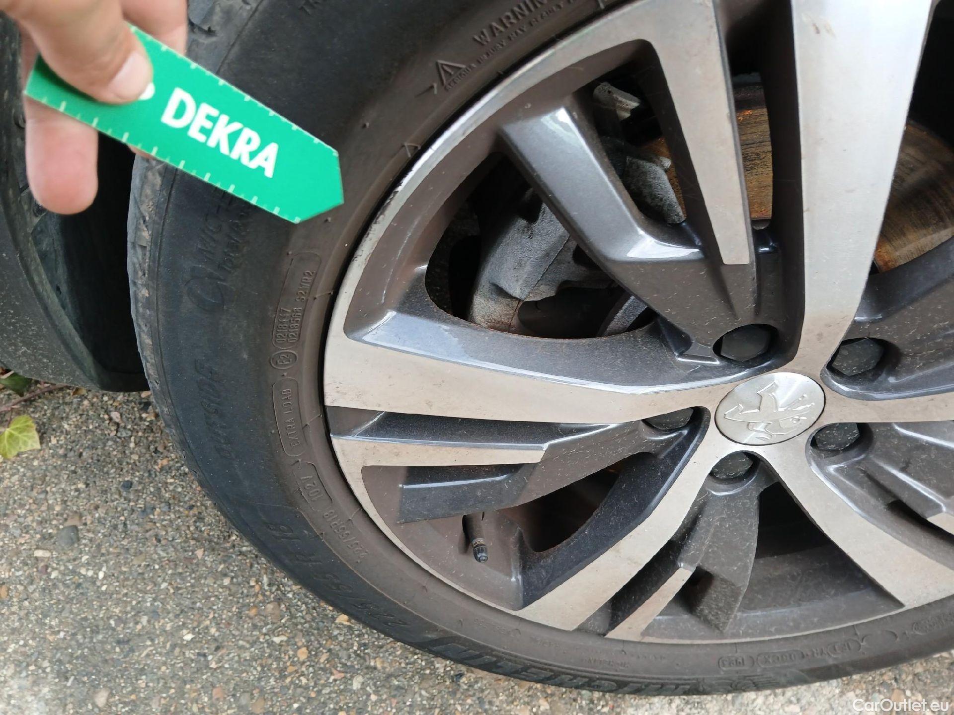  Peugeot  3008  Allure Pack 1.2 PureTech 130CV MT6 E6d #8