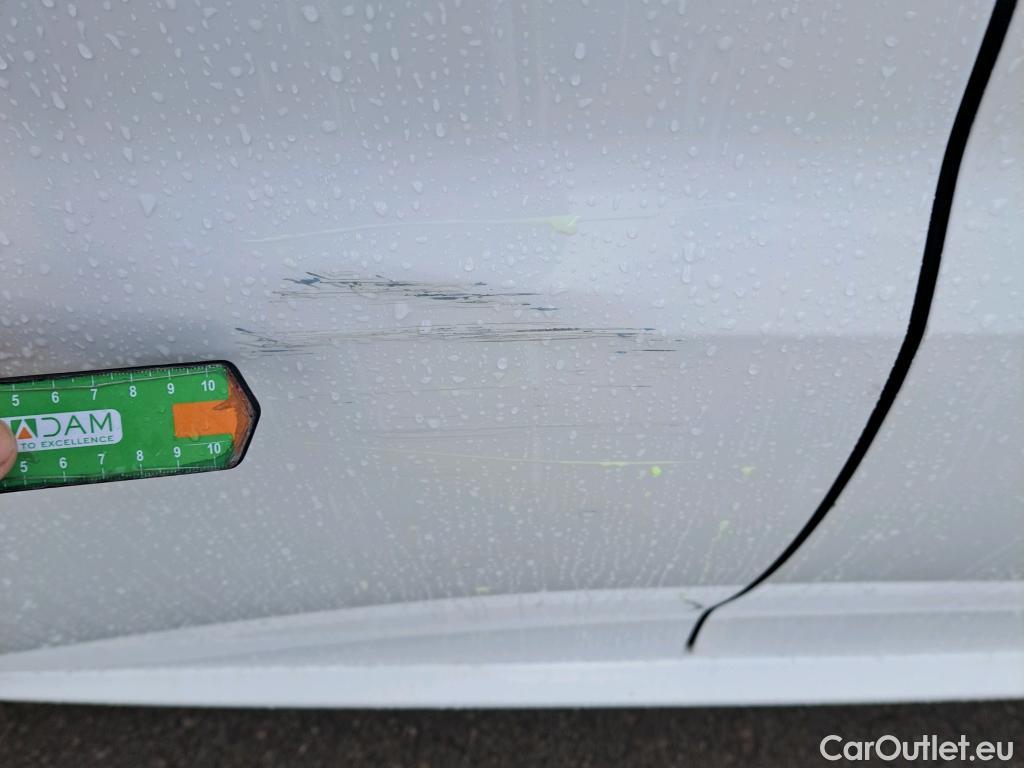  Peugeot  208 PEUGEOT  / 2019 / 5P / berlina con portón PureTech 73kW (100CV) EAT8 Allure Pack #17