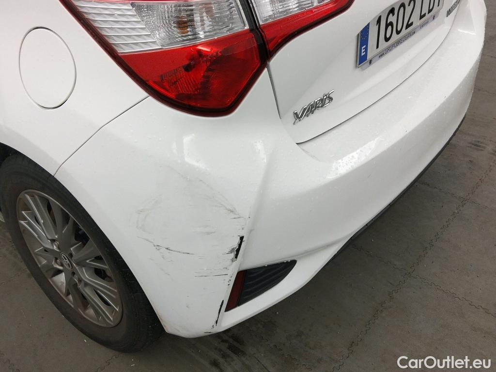  Toyota  Yaris TOYOTA  / 2017 / 5P / berlina con portón 1.5 100H Active #14