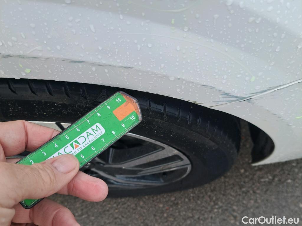  Peugeot  208 PEUGEOT  / 2019 / 5P / berlina con portón PureTech 73kW (100CV) EAT8 Allure Pack #4