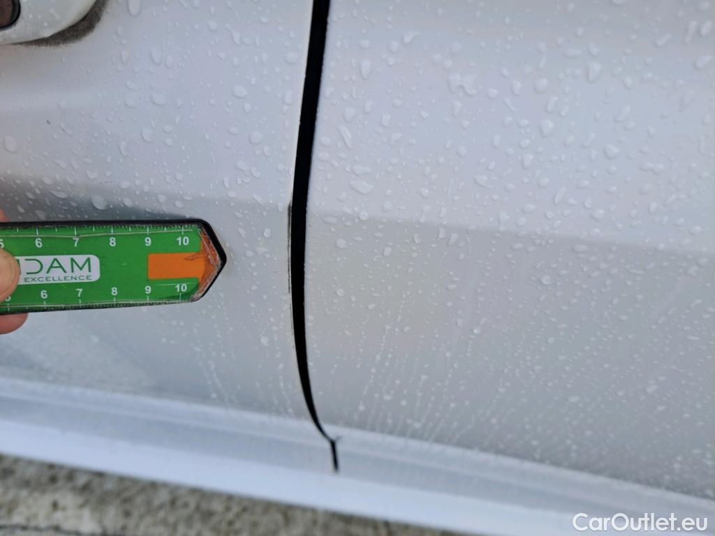  Peugeot  208 PEUGEOT  / 2019 / 5P / berlina con portón PureTech 73kW (100CV) EAT8 Allure Pack #21