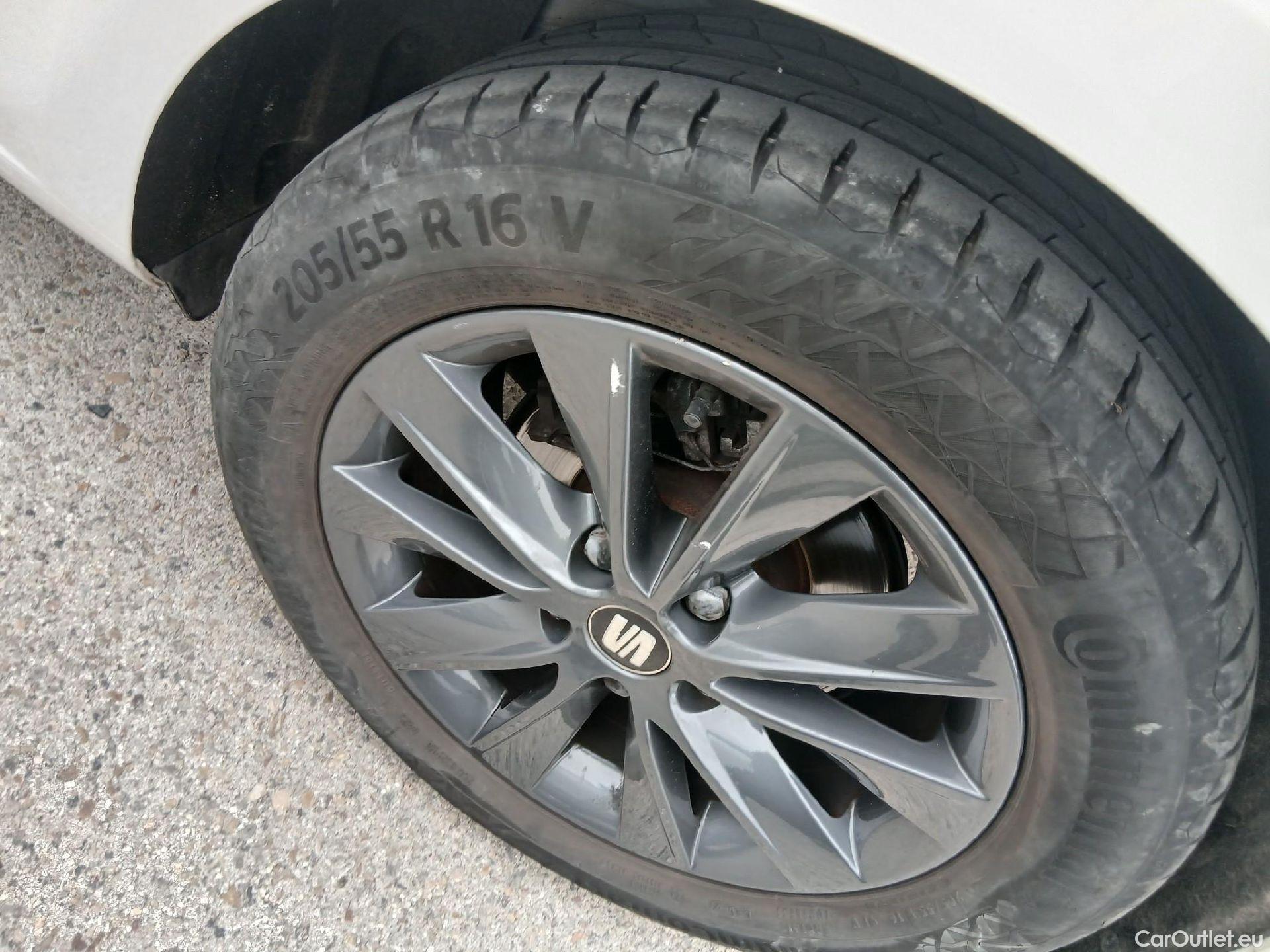  Seat  Leon SEAT León / 2016 / 5P / berlina con portón 1.5 TSI 95kW (130CV) St&Sp Style Visio Edition #2