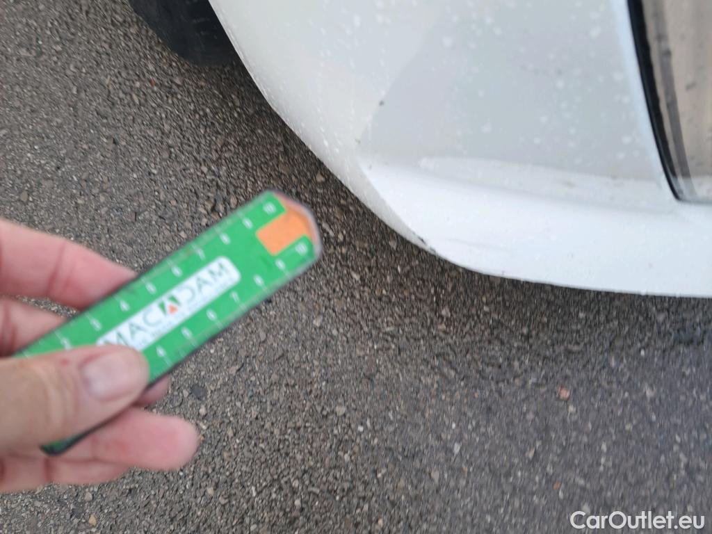  Peugeot  208 PEUGEOT  / 2019 / 5P / berlina con portón PureTech 73kW (100CV) EAT8 Allure Pack #26