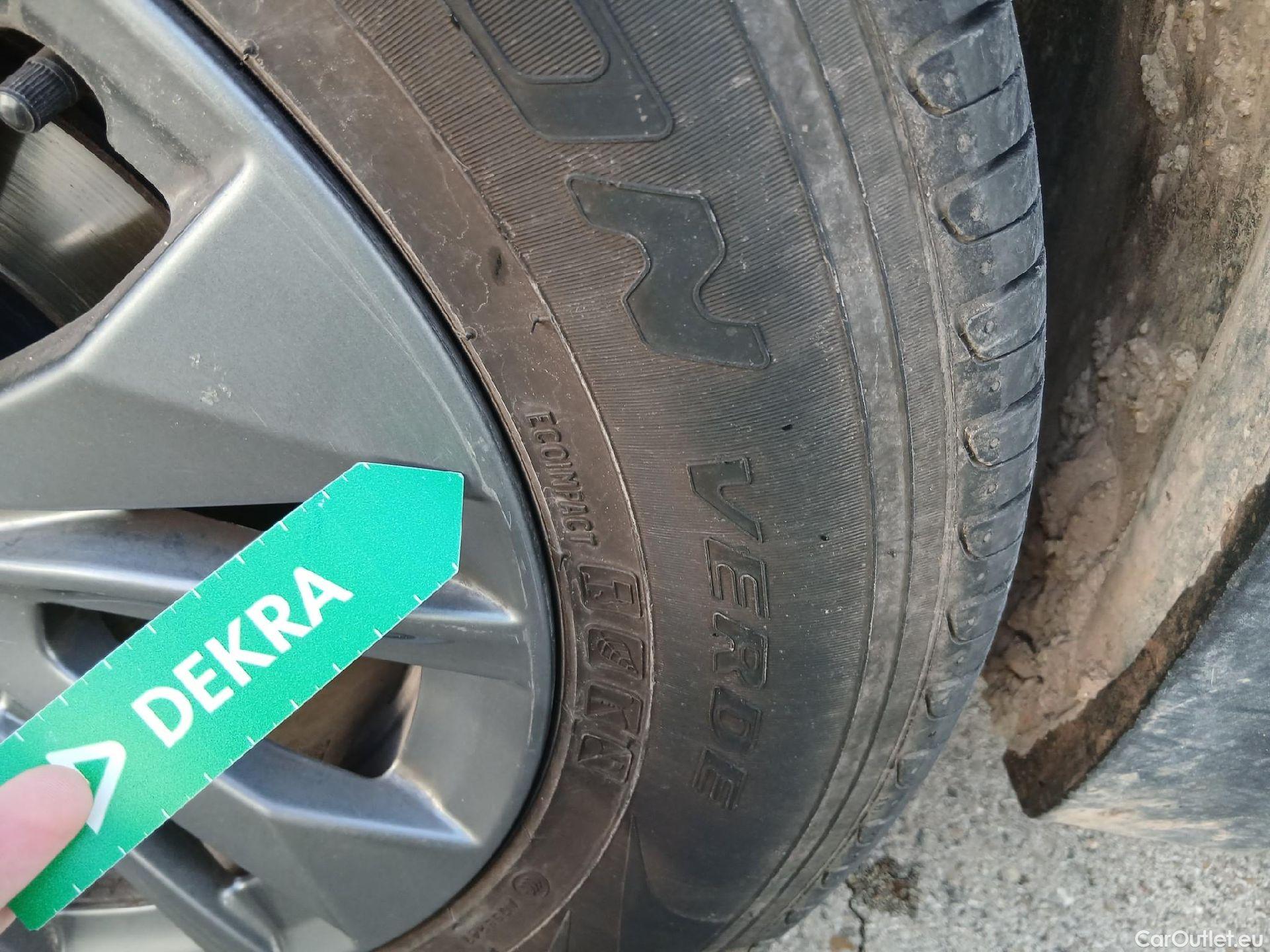  Peugeot  2008 PEUGEOT  / 2019 / 5P / todoterreno Active Pack BlueHDI 81kW (110CV) #5