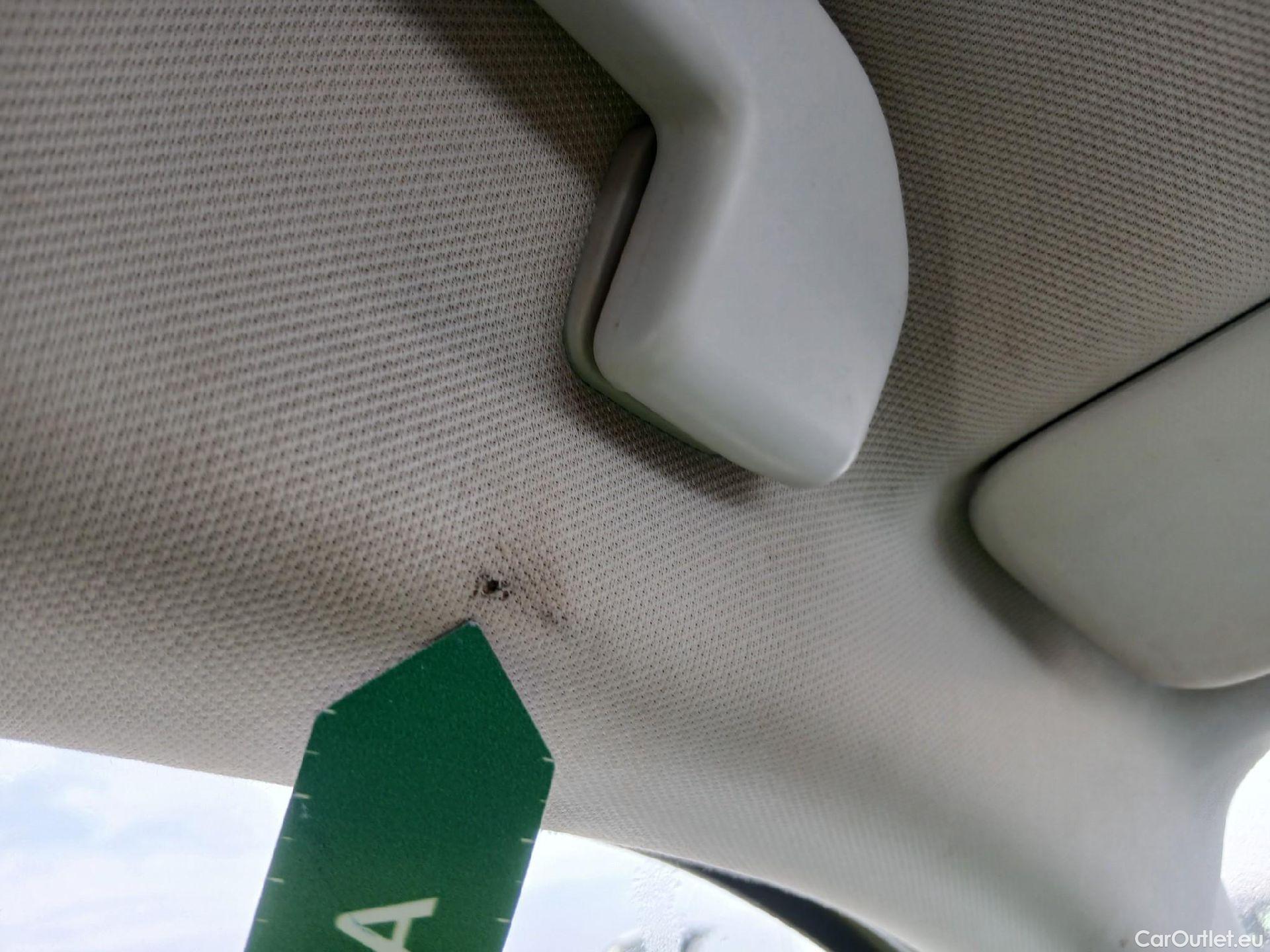  Peugeot  2008 PEUGEOT  / 2019 / 5P / todoterreno Active Pack BlueHDI 81kW (110CV) #3